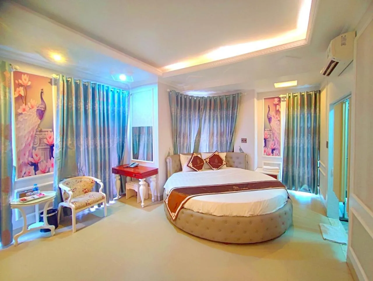 Property building, Bed in Blue Diamond Hotel