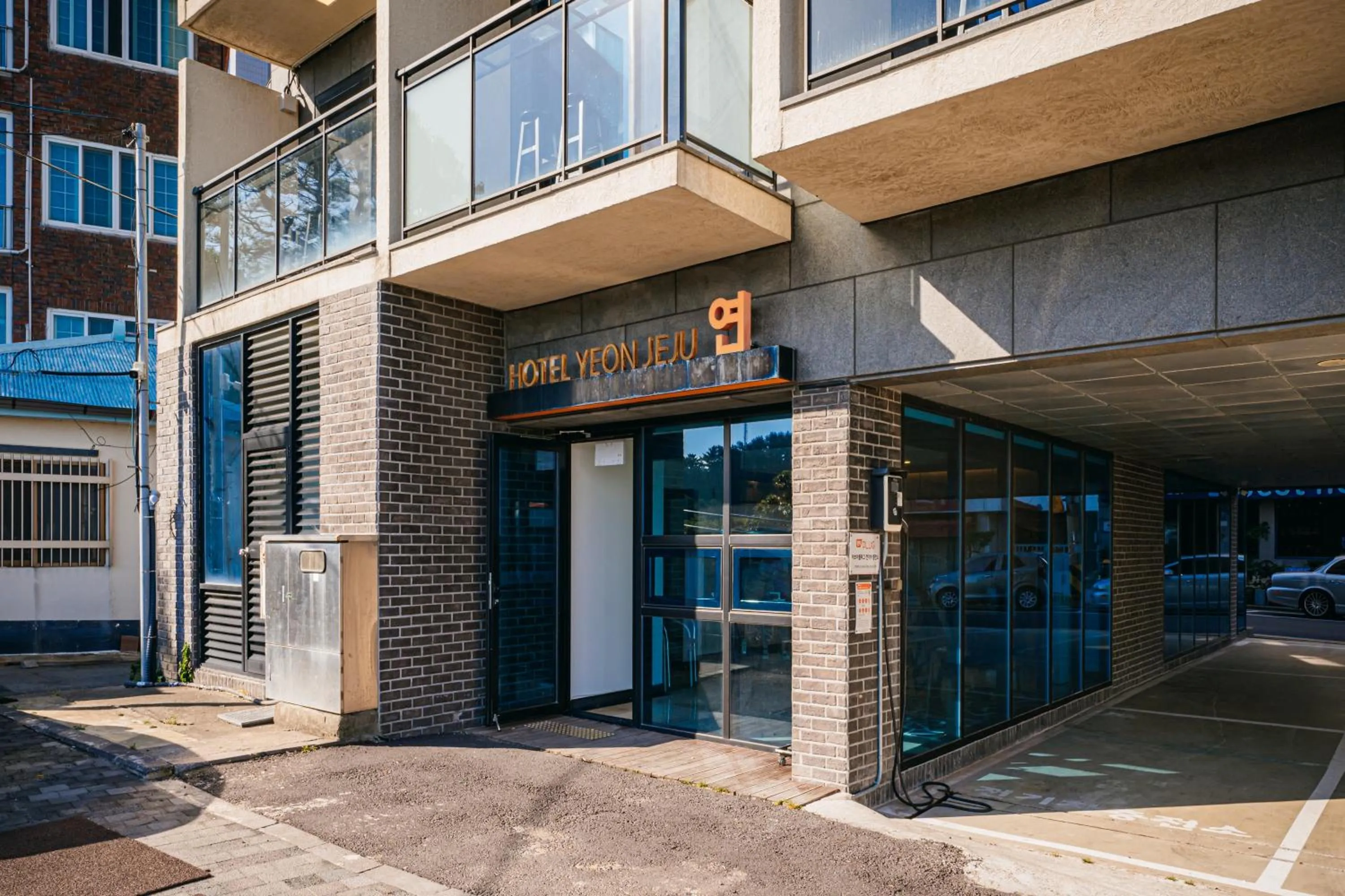 Facade/entrance in Hotel Yeon