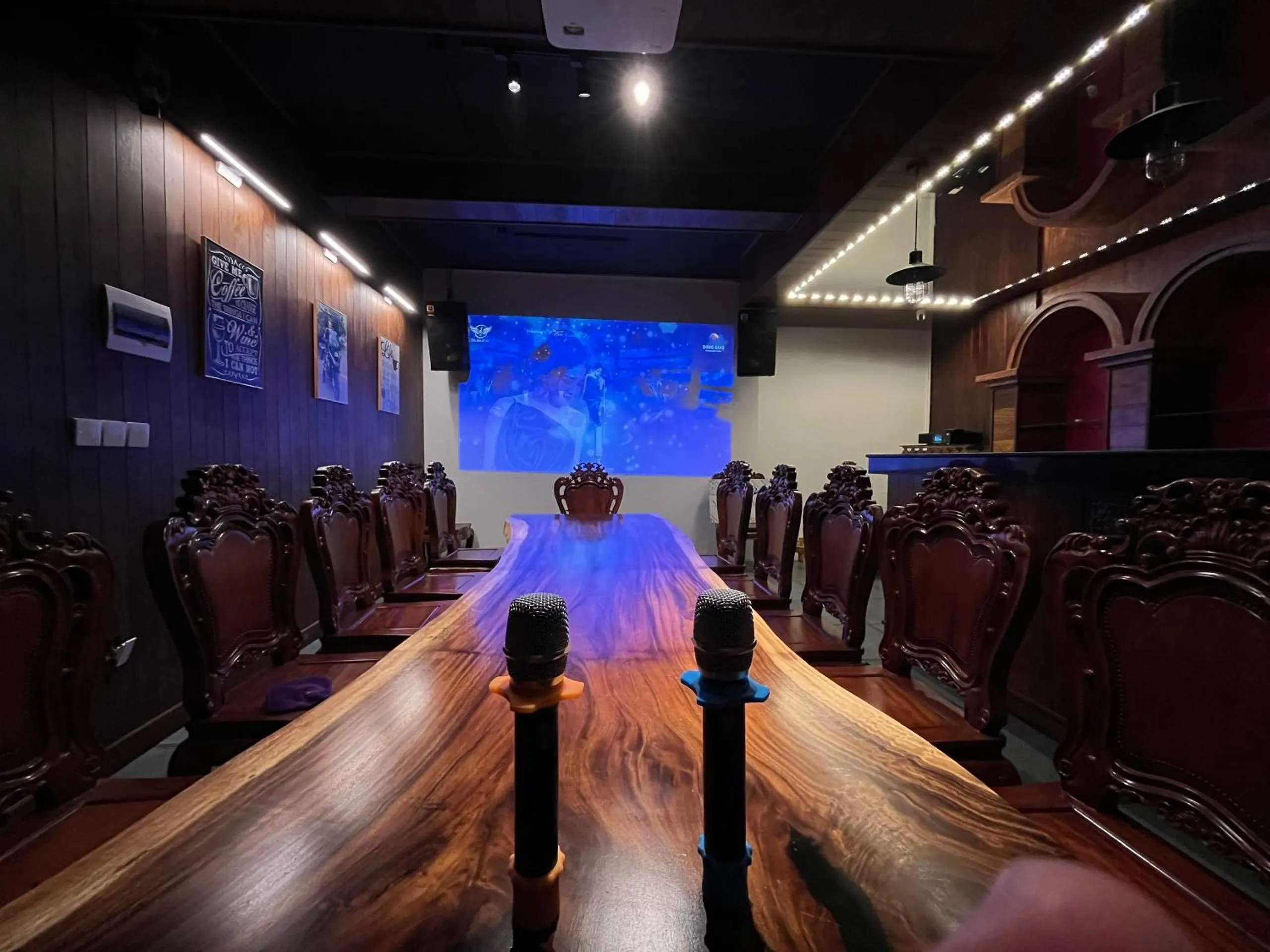 Karaoke in King Bavi Resort