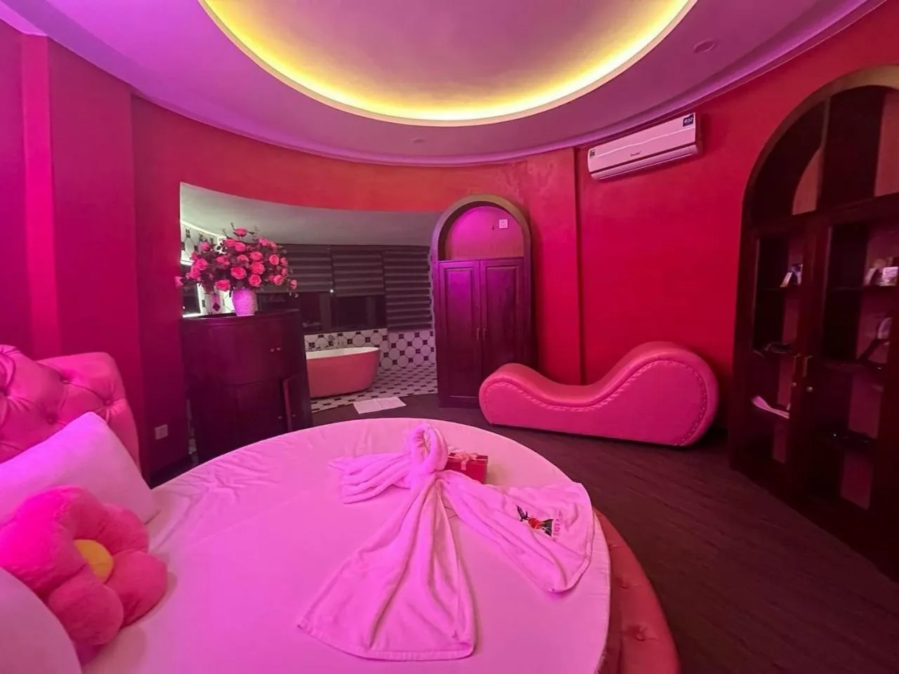 Bedroom in King Bavi Resort