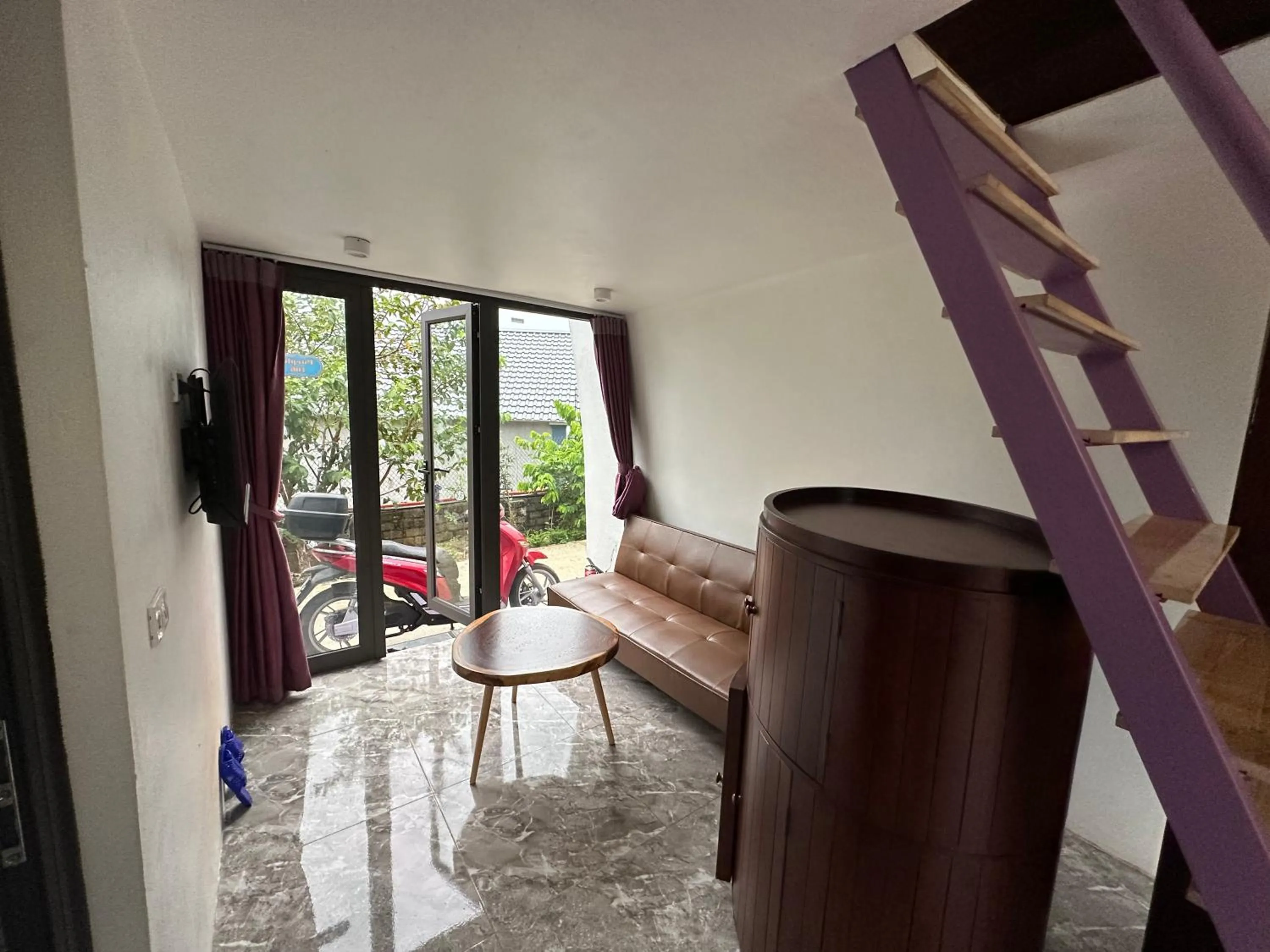 Living room in King Bavi Resort