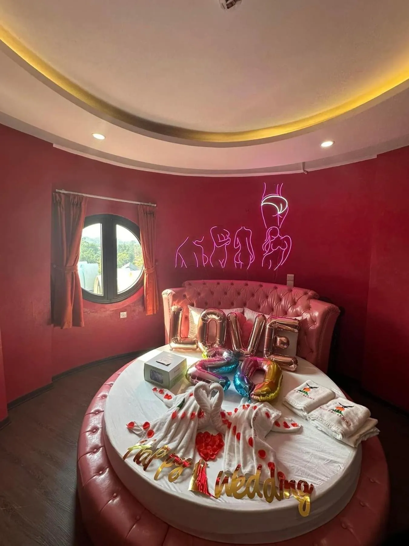 Bedroom in King Bavi Resort