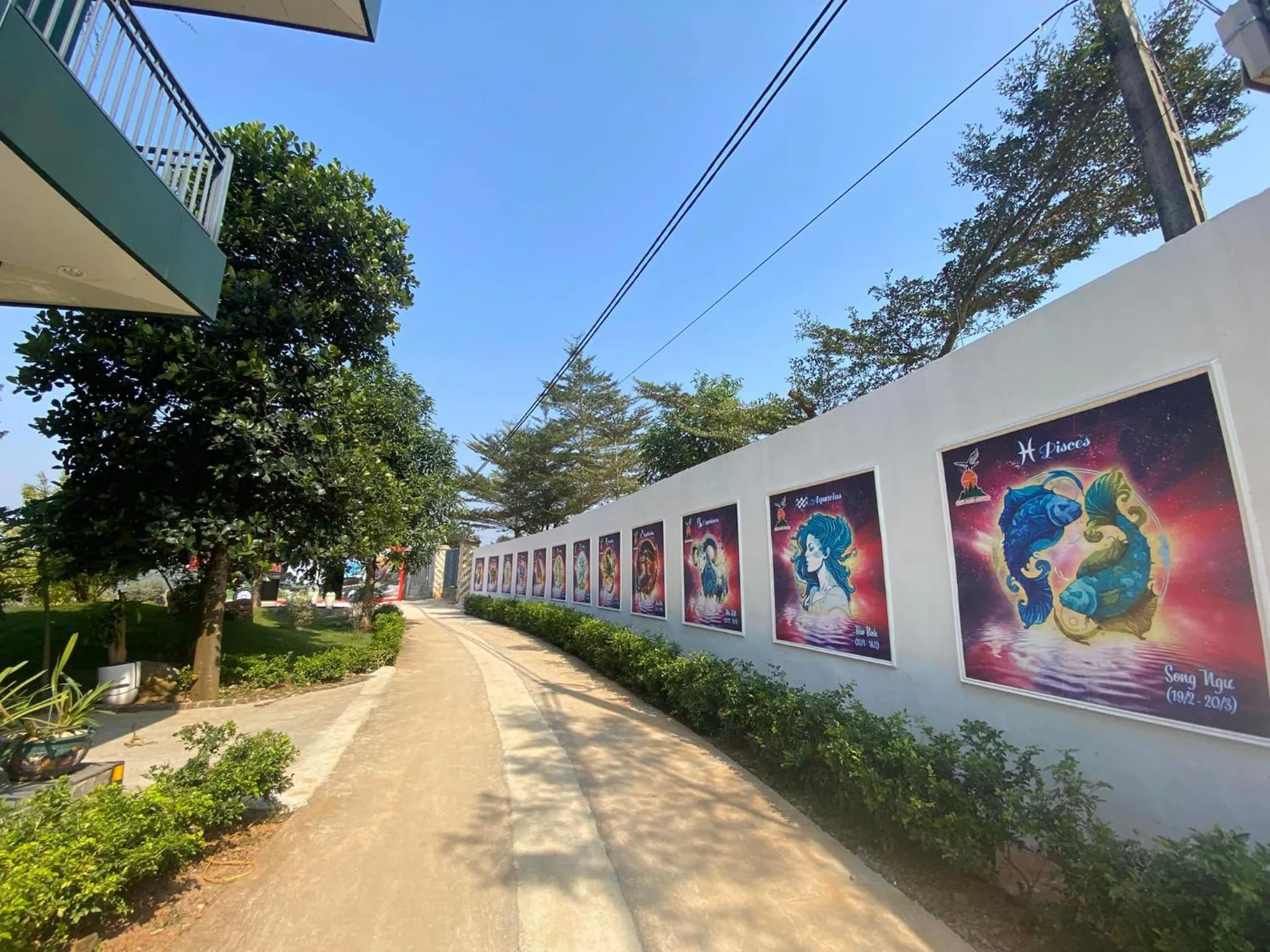 Communal lounge/ TV room in King Bavi Resort