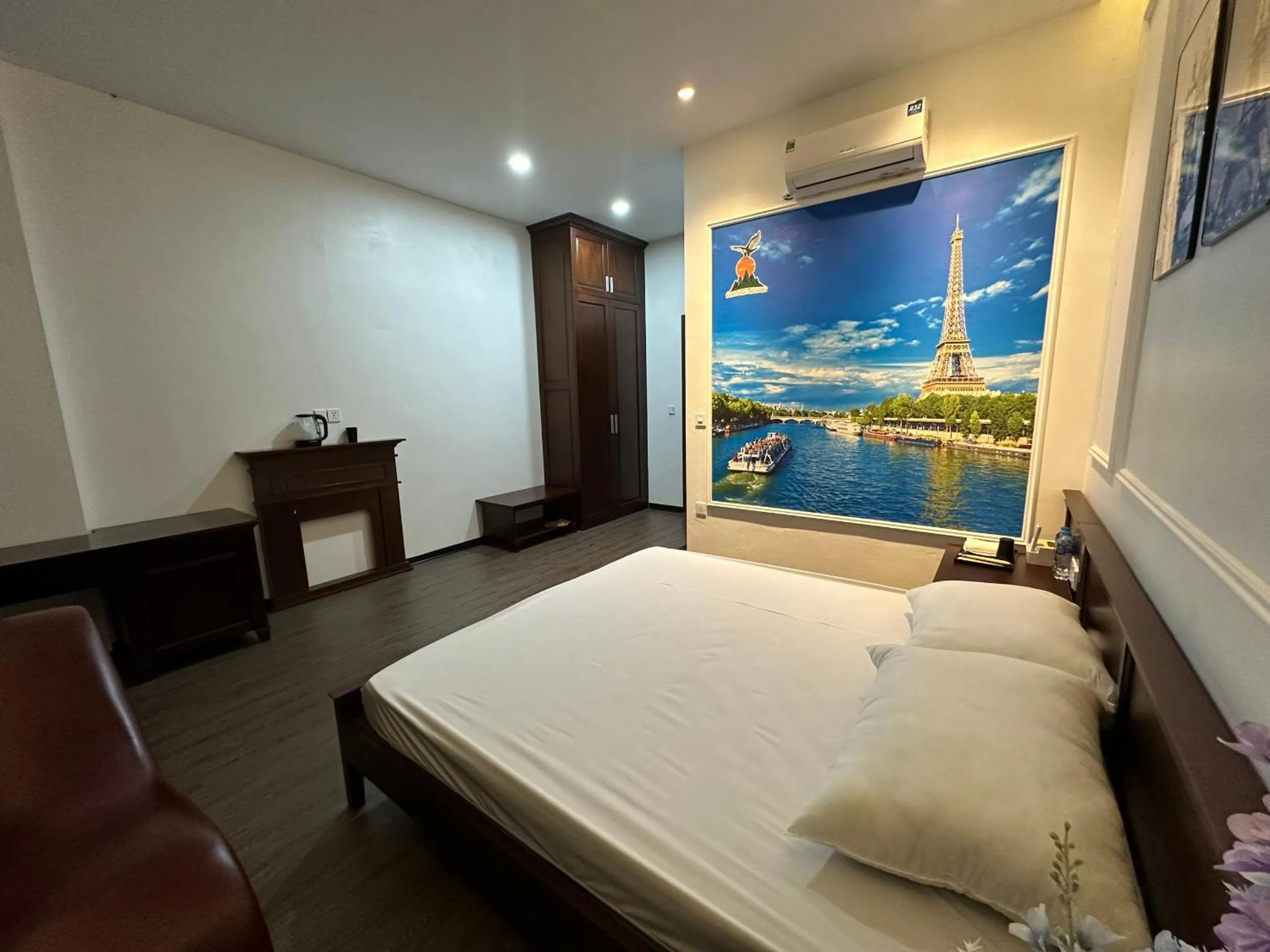Bedroom in King Bavi Resort