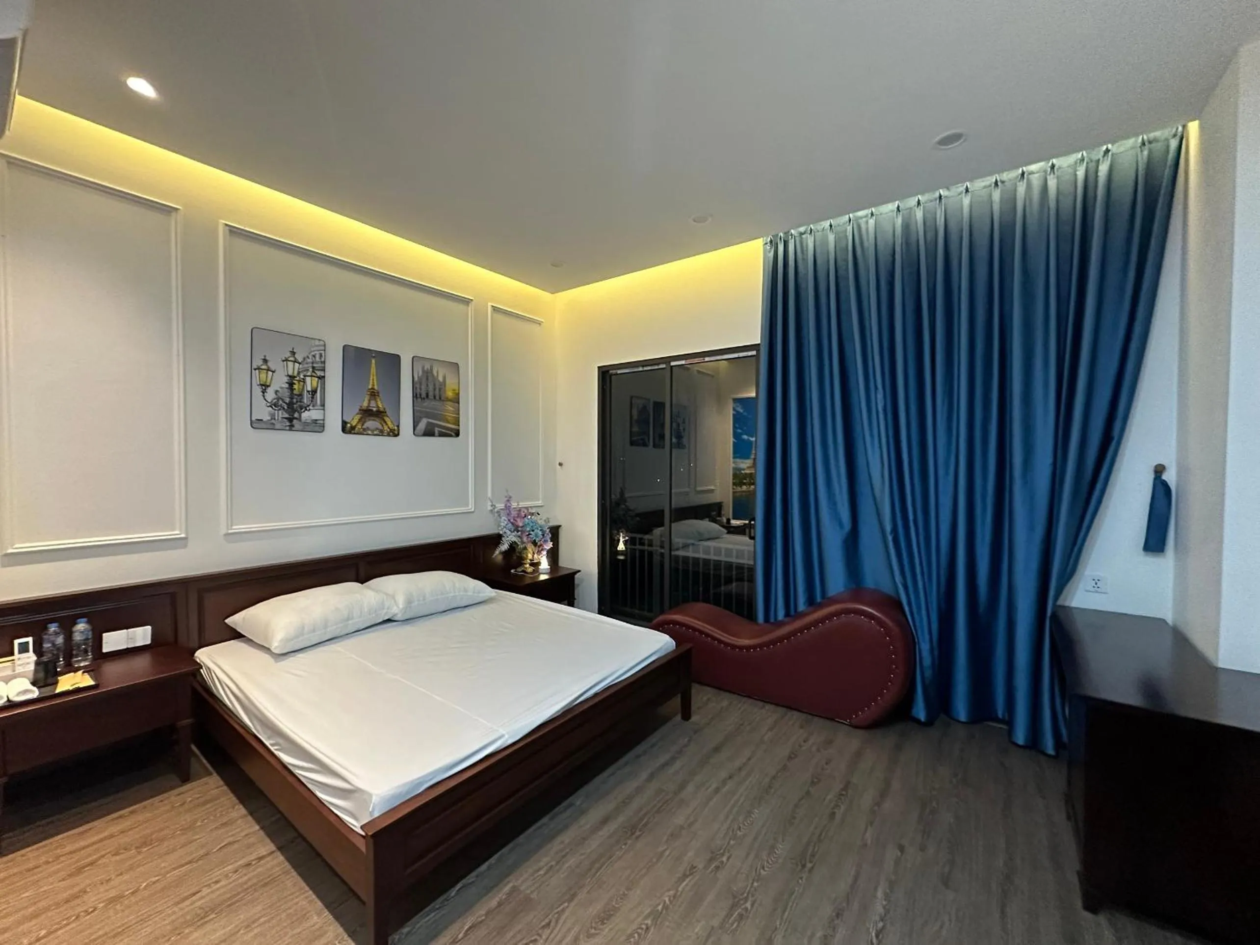 Bedroom in King Bavi Resort