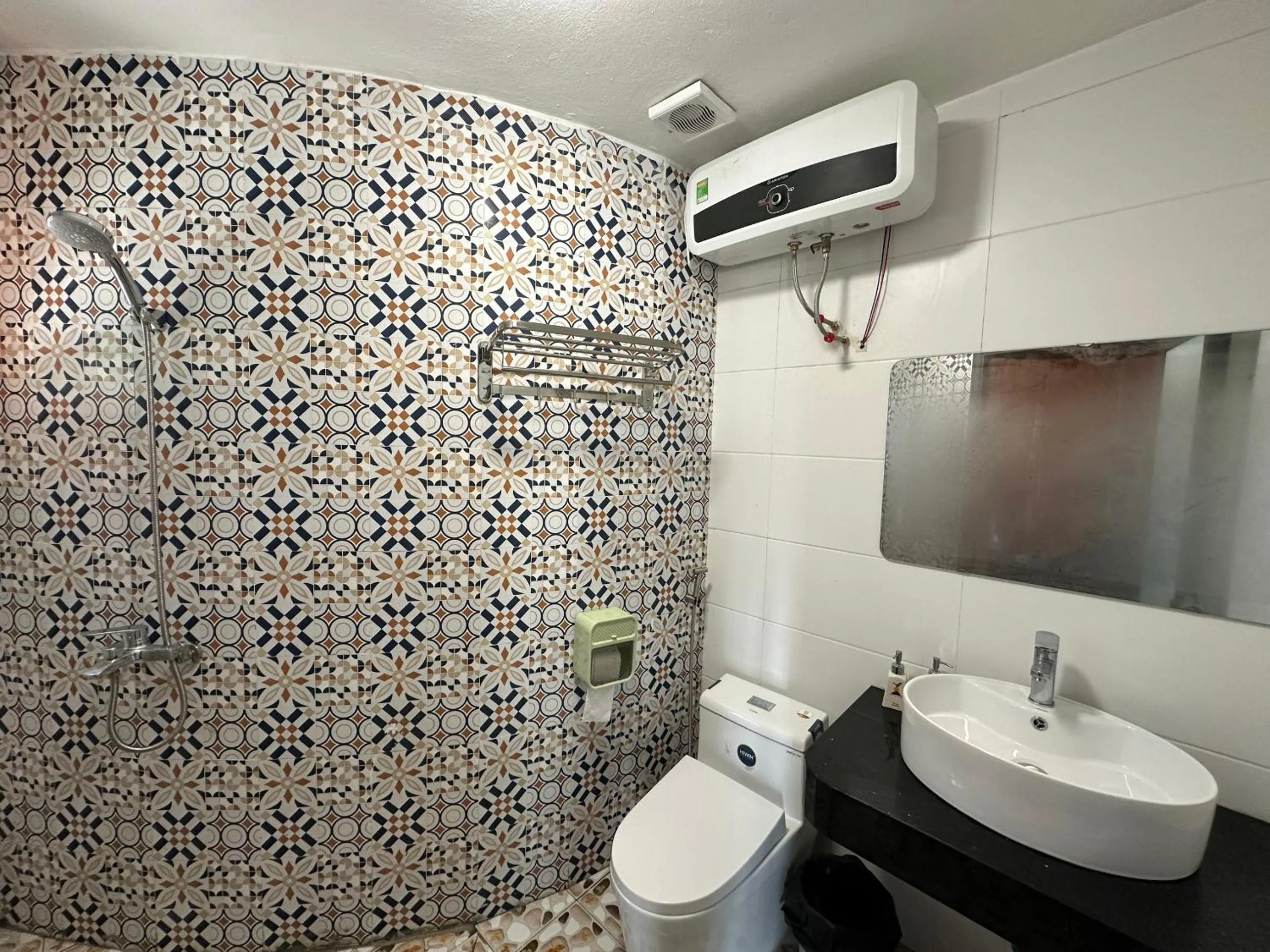 Shower in King Bavi Resort