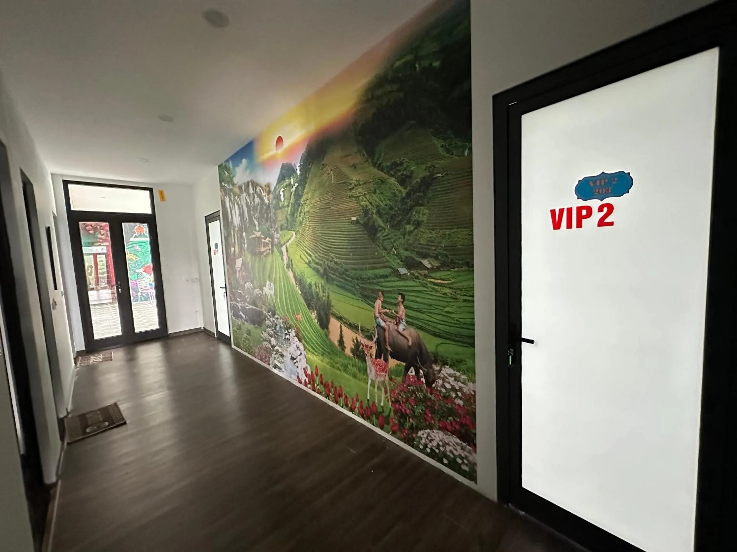 Communal lounge/ TV room in King Bavi Resort