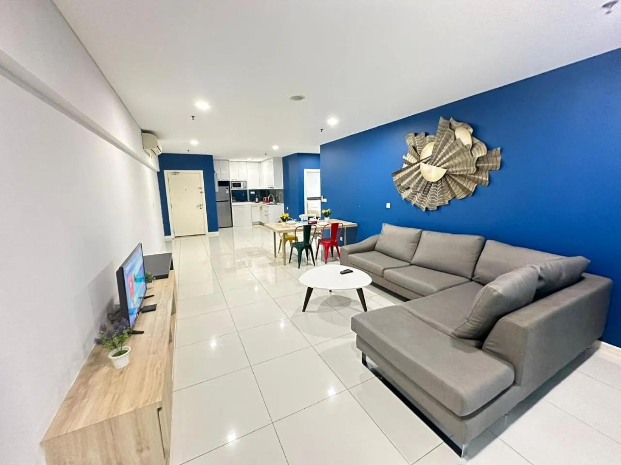 Communal lounge/ TV room in Summer Suites KLCC by Luna KL