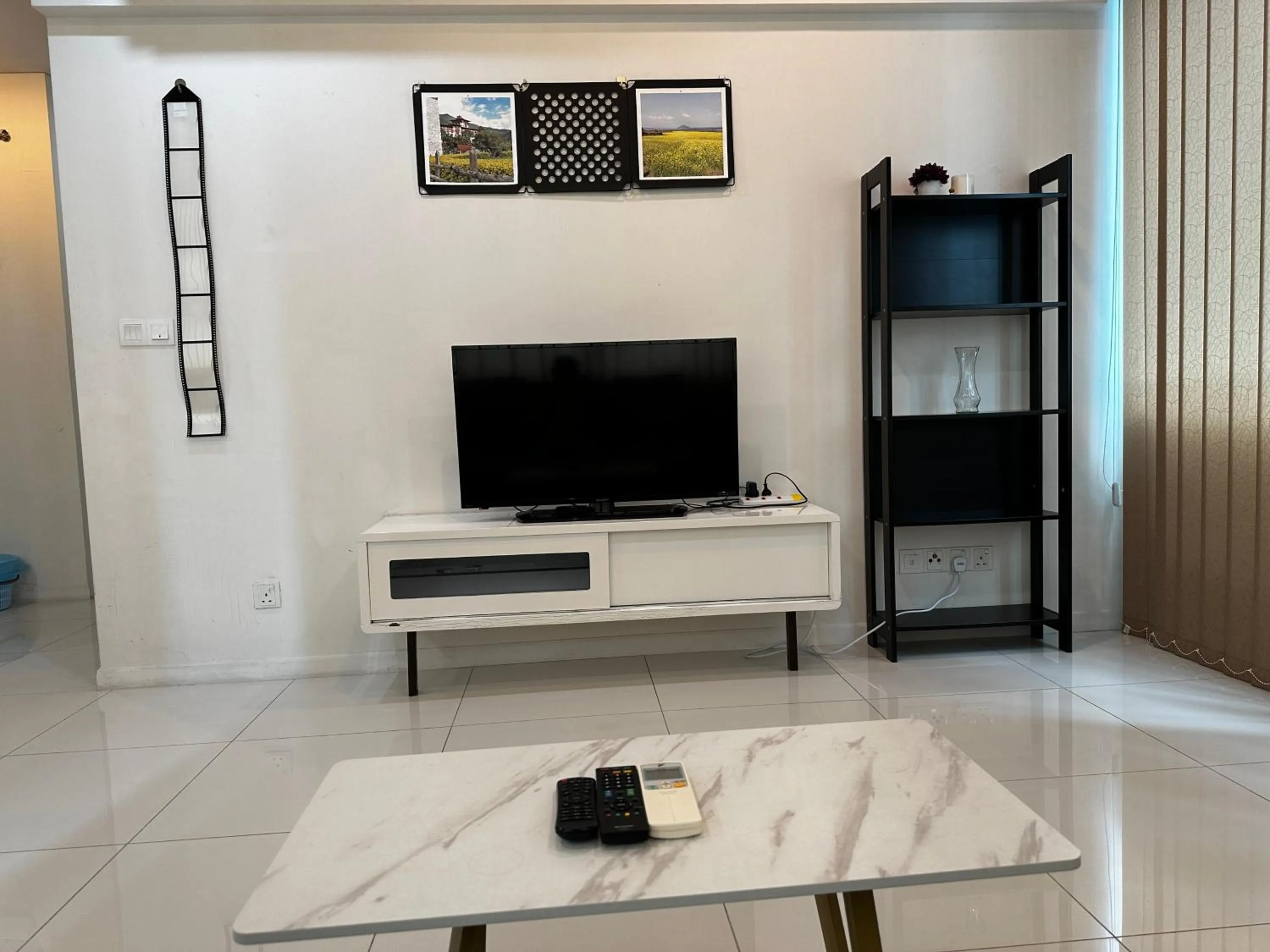 Communal lounge/ TV room in Summer Suites KLCC by Luna KL