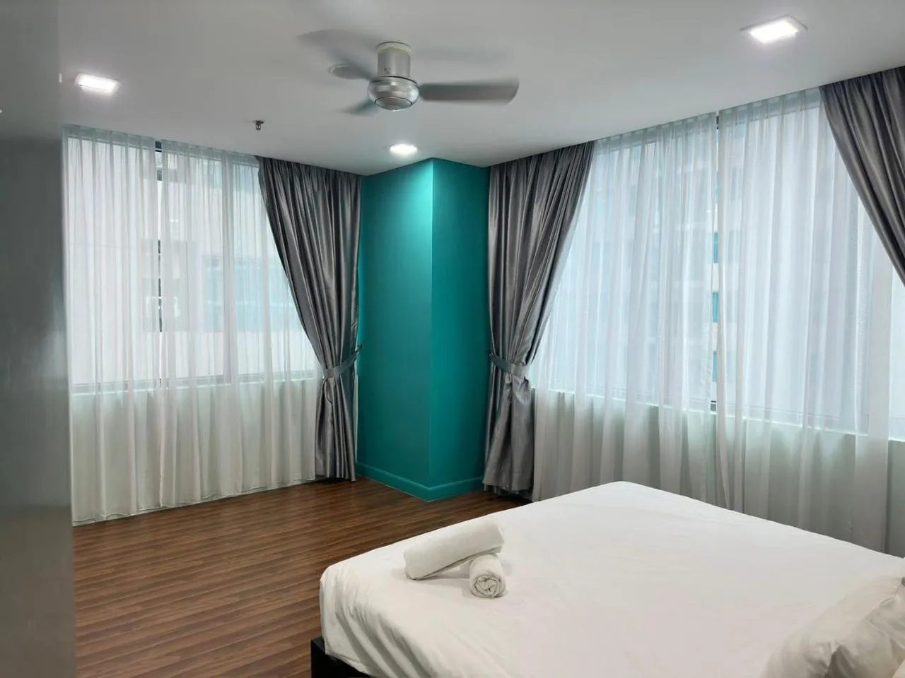 Bed in Summer Suites KLCC by Luna KL