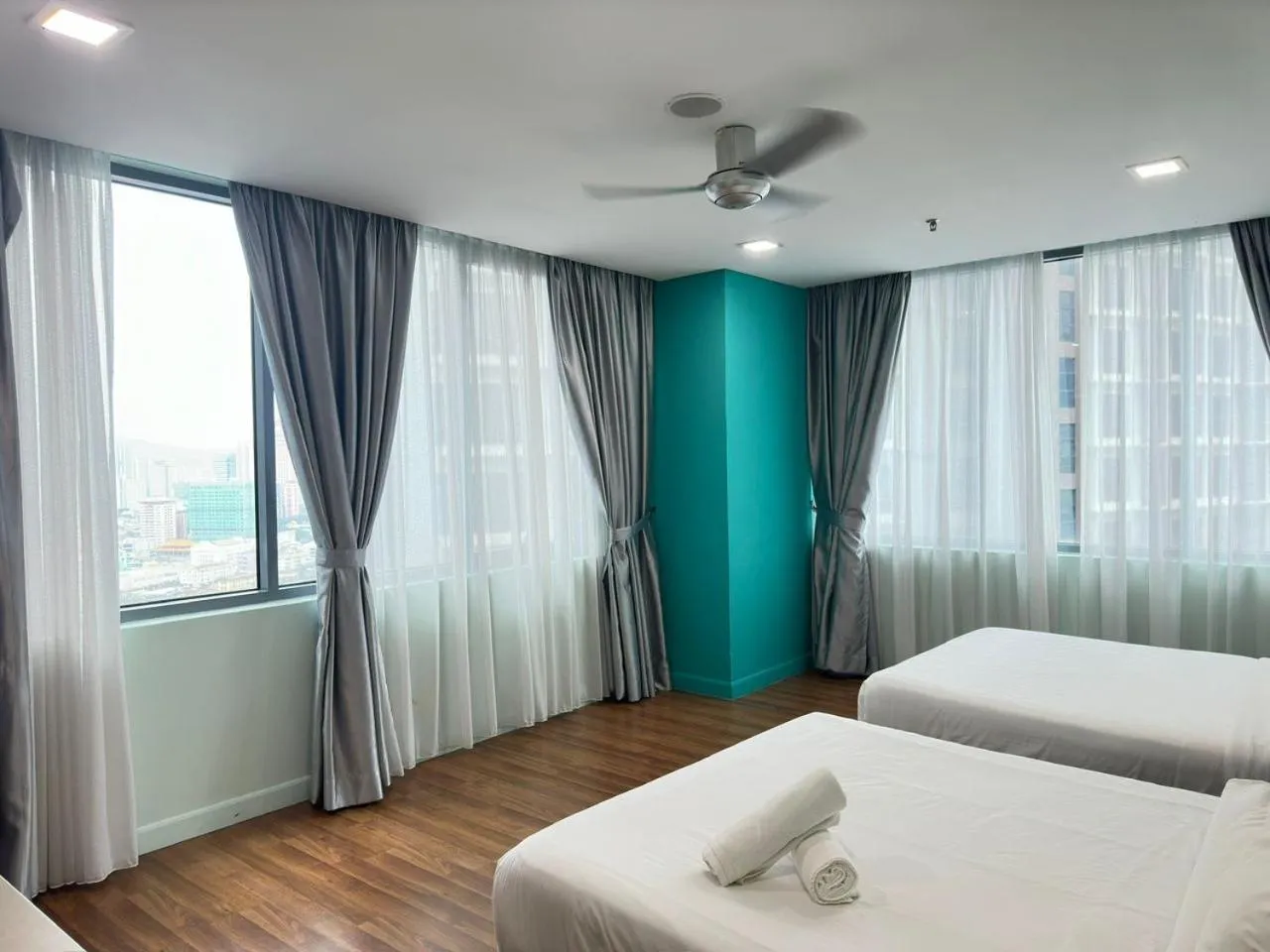 Bed in Summer Suites KLCC by Luna KL