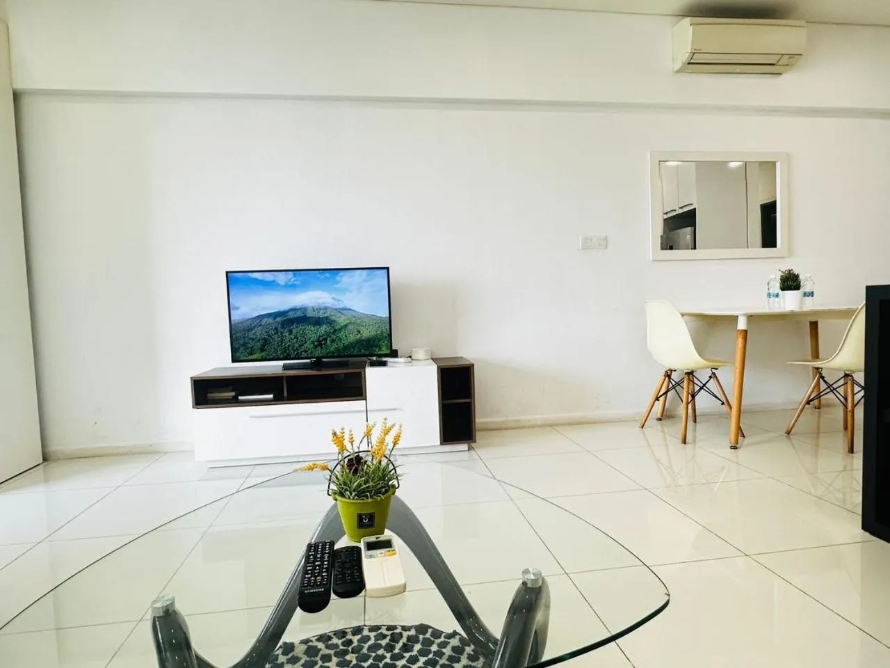 Communal lounge/ TV room in Summer Suites KLCC by Luna KL