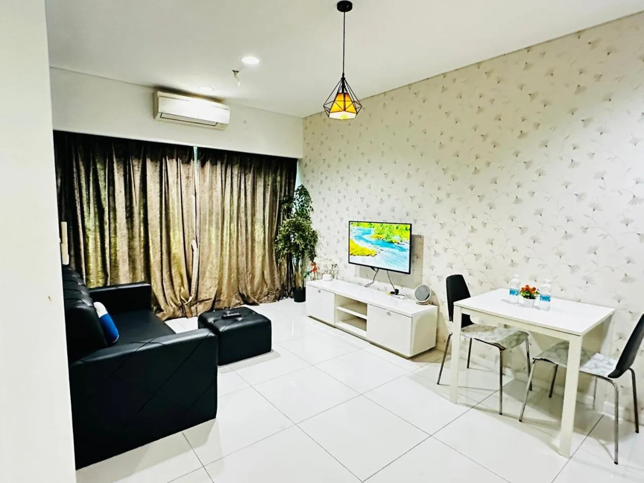 TV and multimedia in Summer Suites KLCC by Luna KL