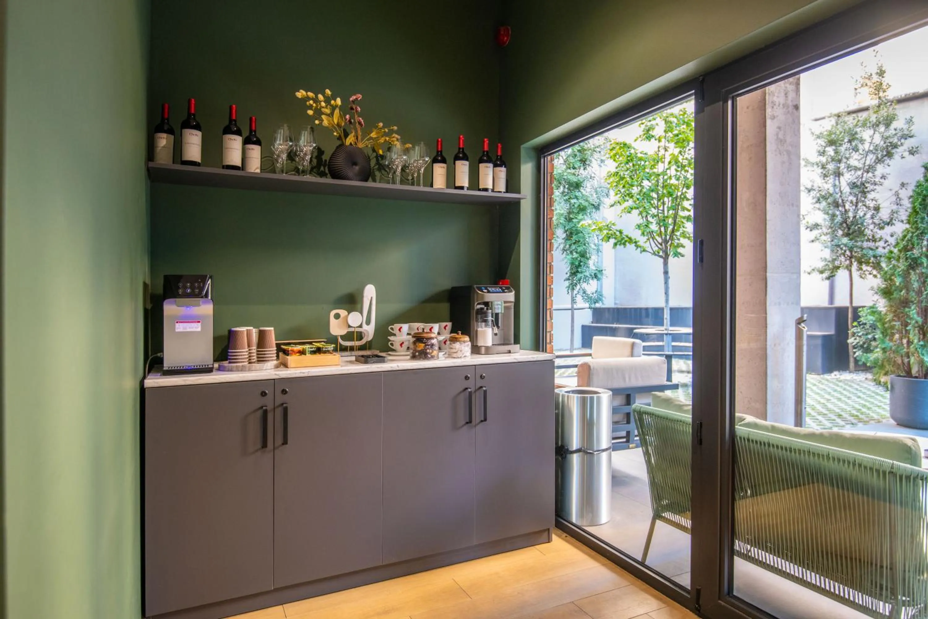 Food and drinks in Qstay Gratus Tbilisi