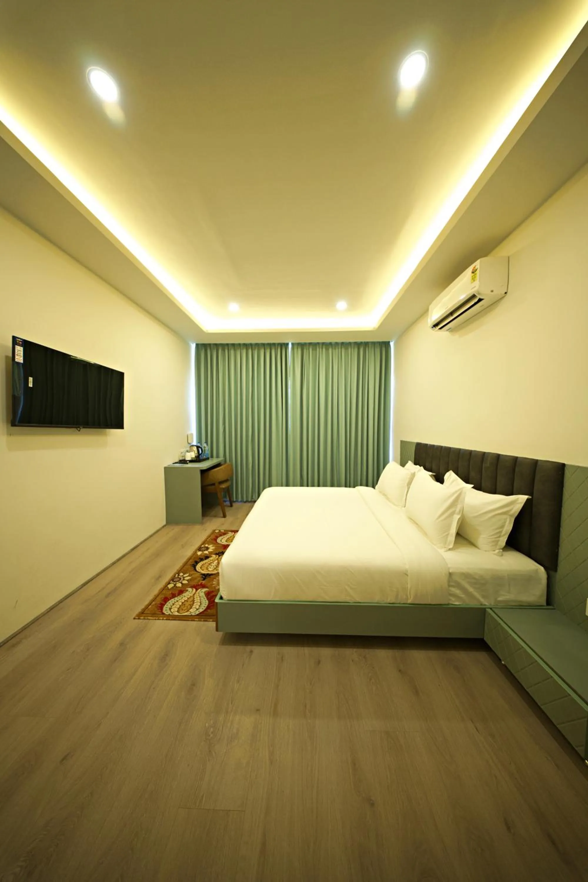 Bedroom, Bed in Veerdency Luxury resort