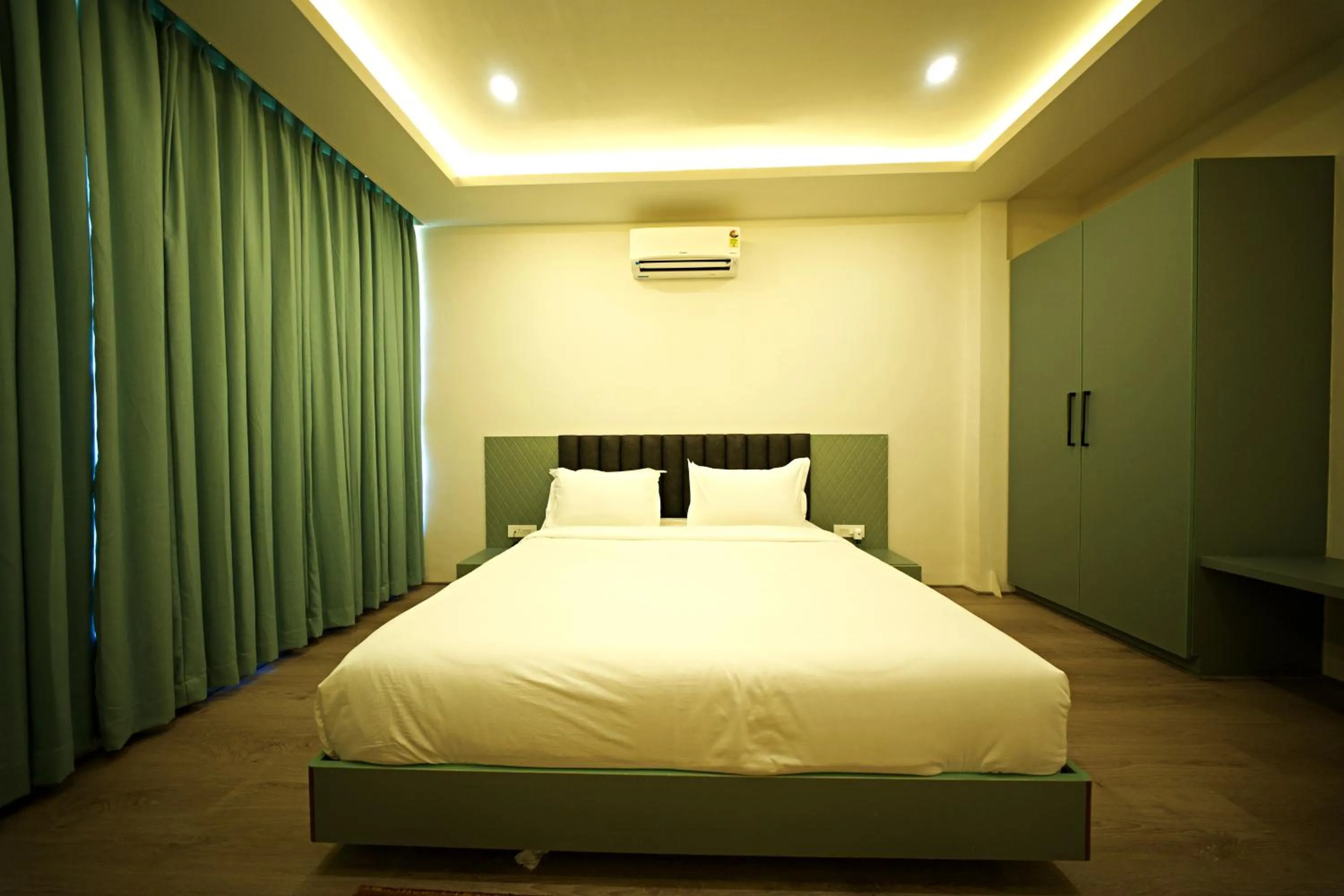 Bedroom, Bed in Veerdency Luxury resort