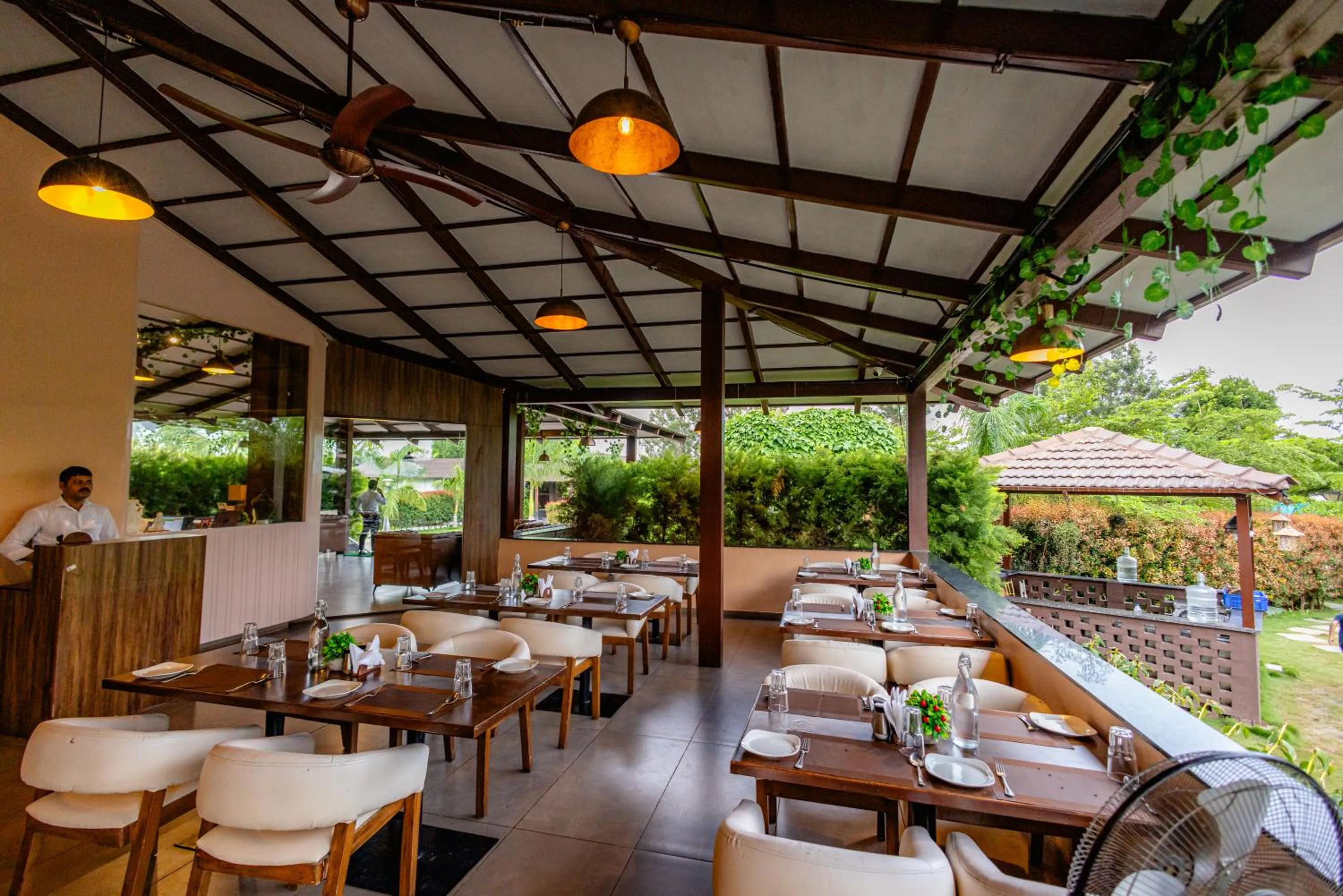 Restaurant/places to eat in Veerdency Luxury resort