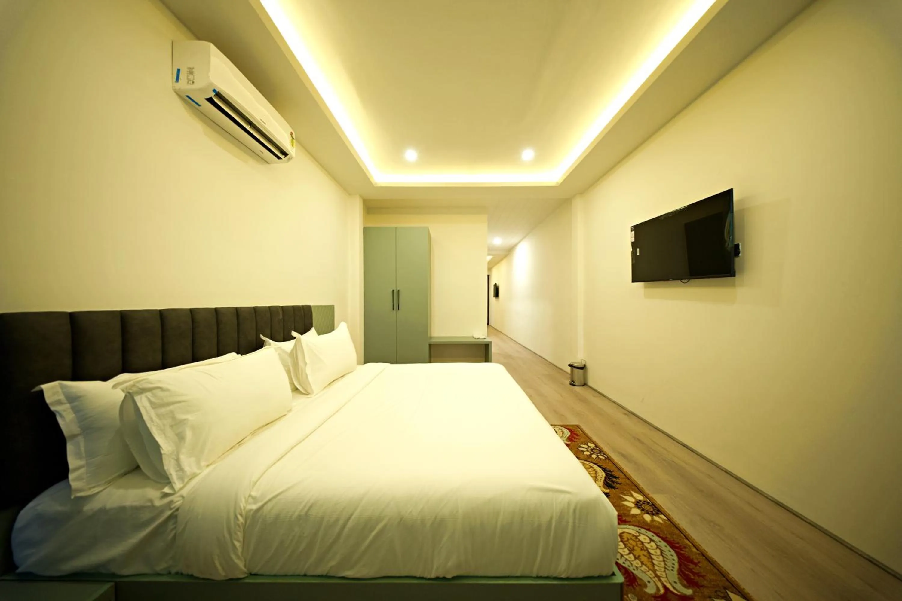 Bedroom, Bed in Veerdency Luxury resort