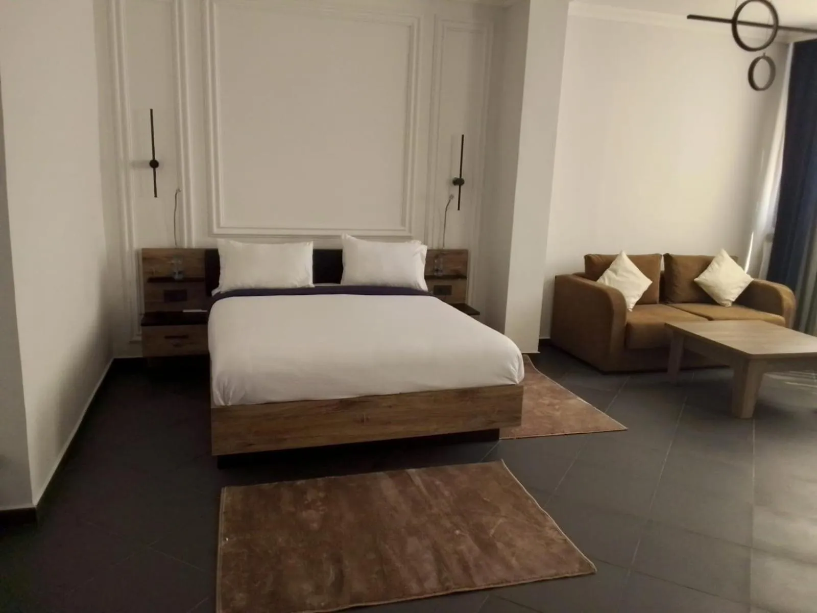 Bed in The Hotel Syracuse