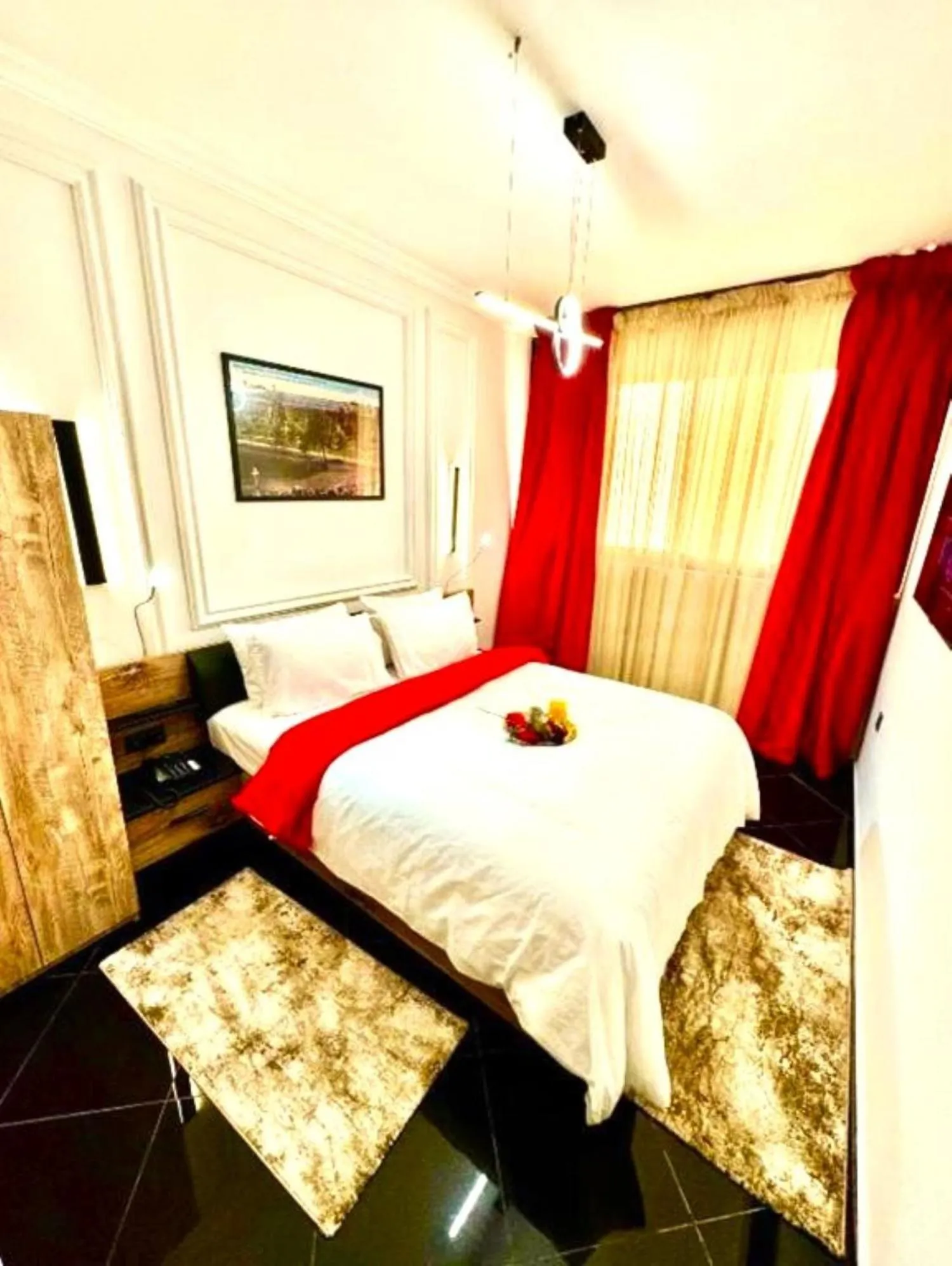 Bed in The Hotel Syracuse