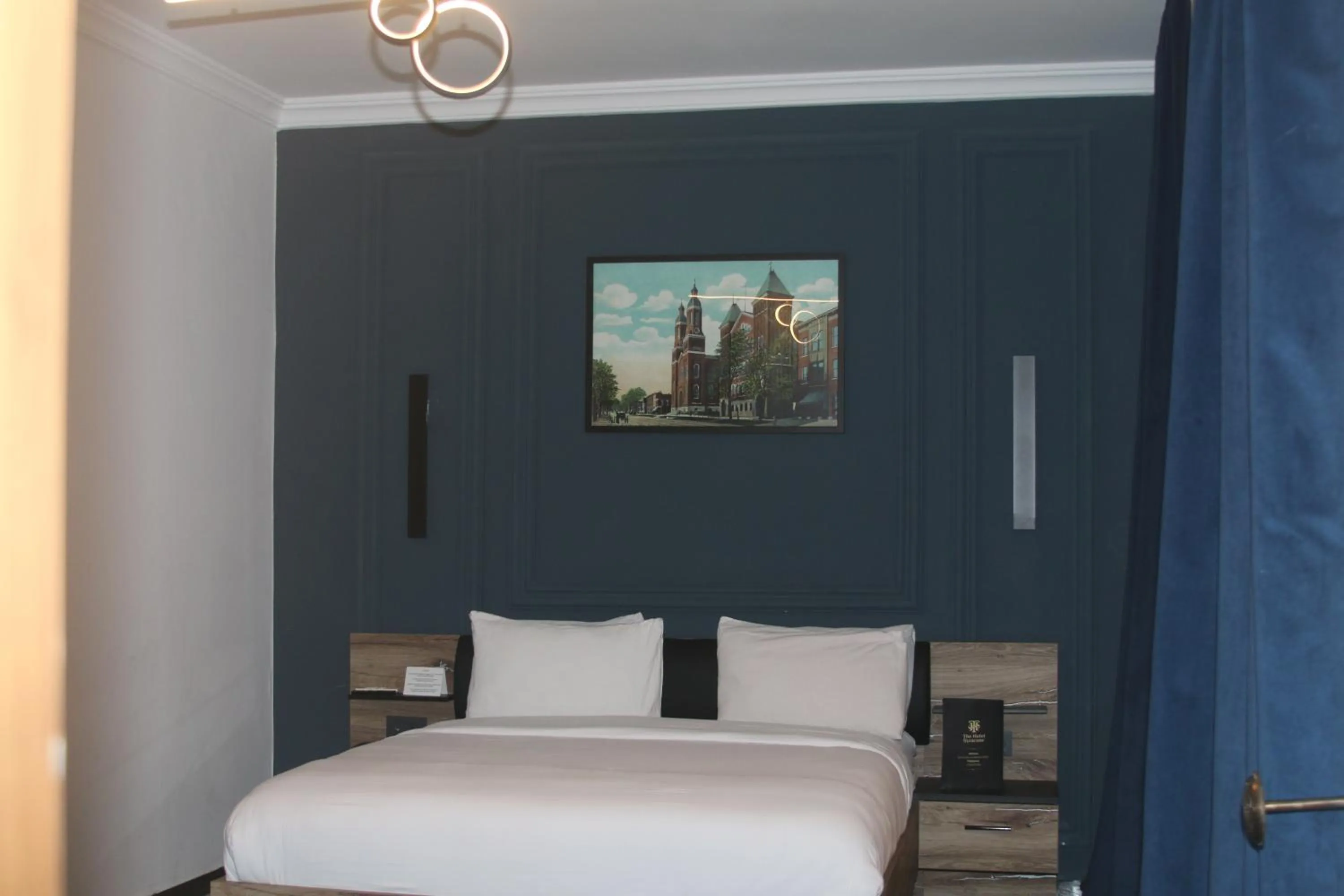 Bed in The Hotel Syracuse