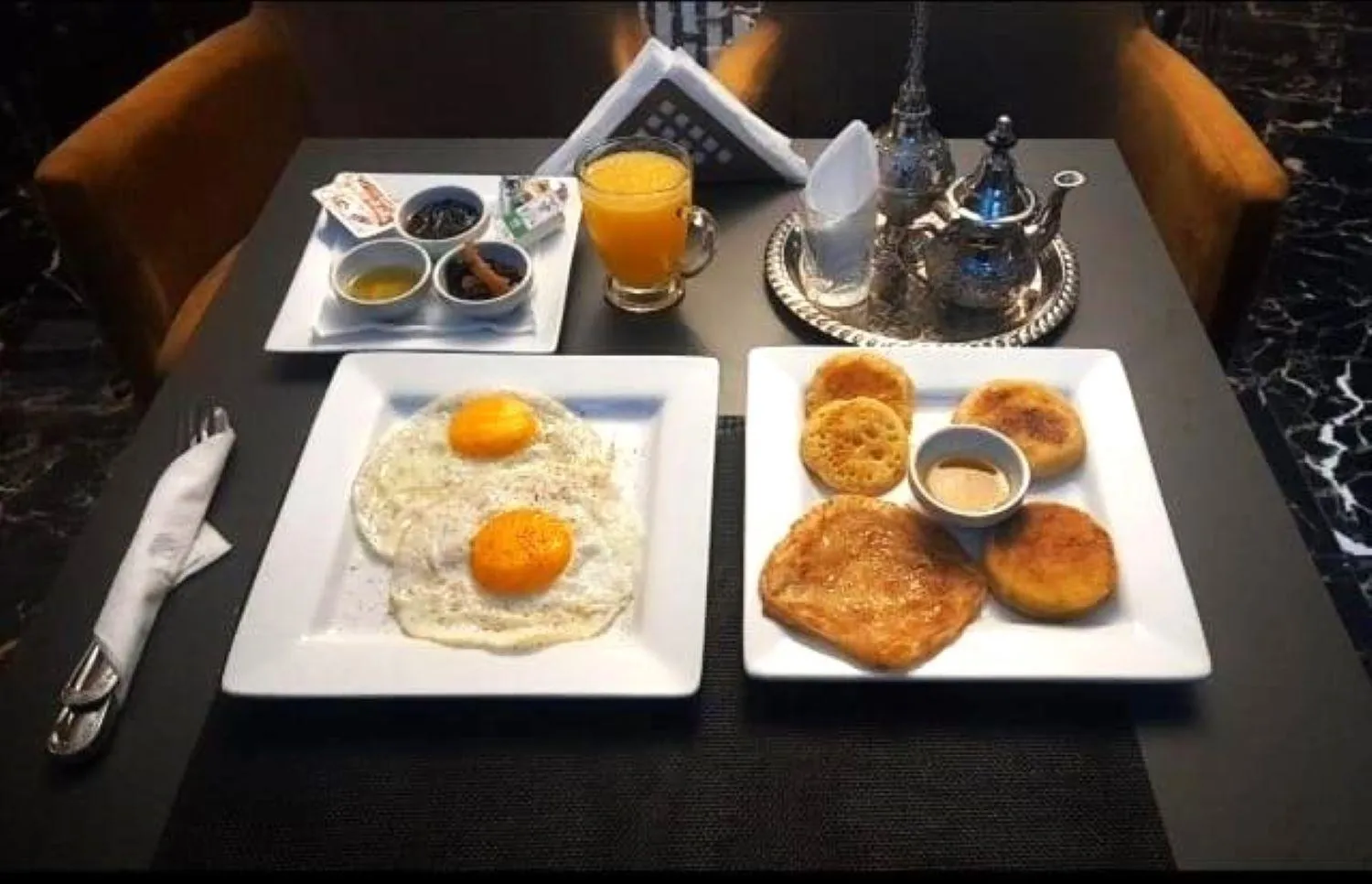 Restaurant/places to eat in The Hotel Syracuse