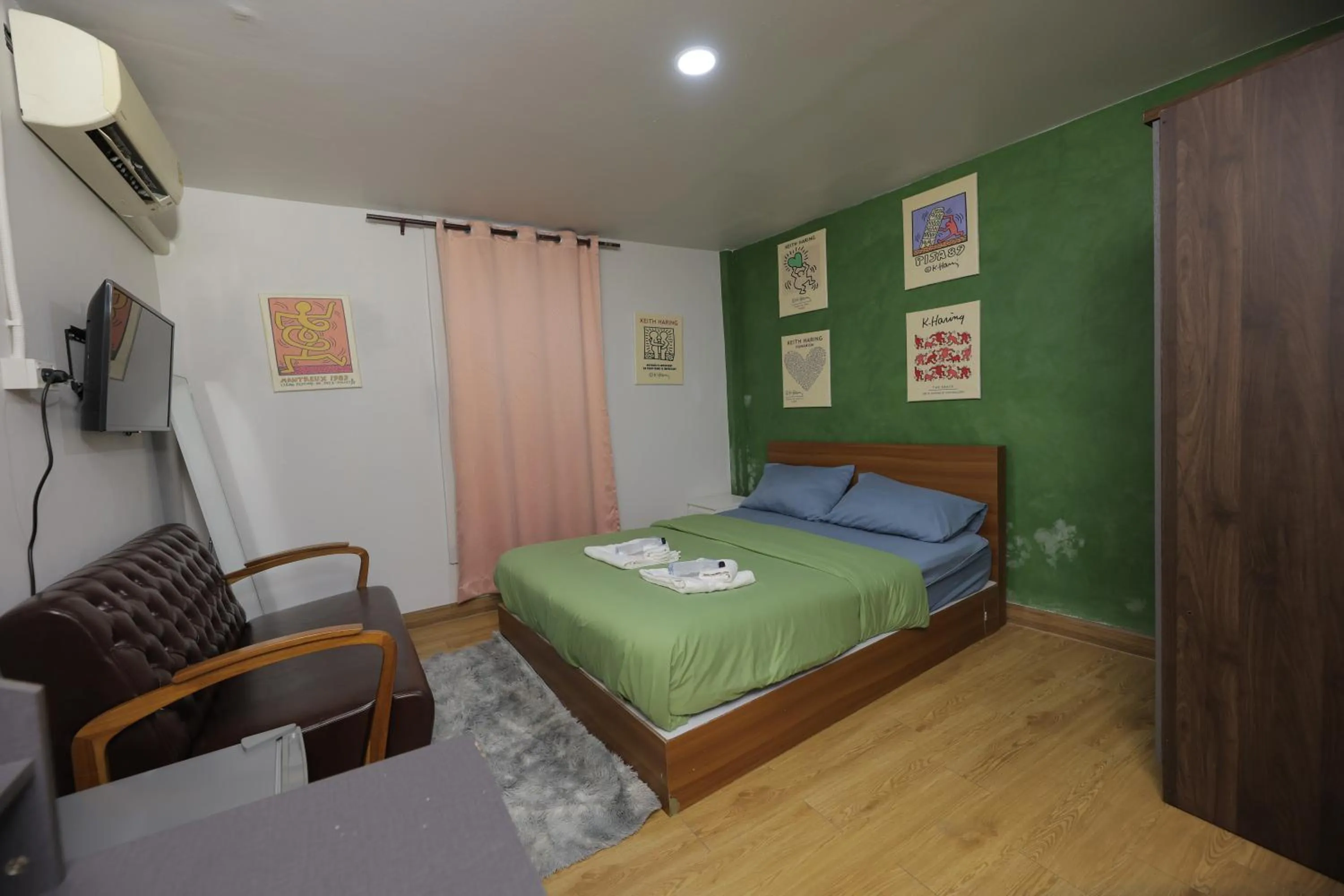 Bedroom, Bed in Bud Brew Beyond Dispensary and Hotel