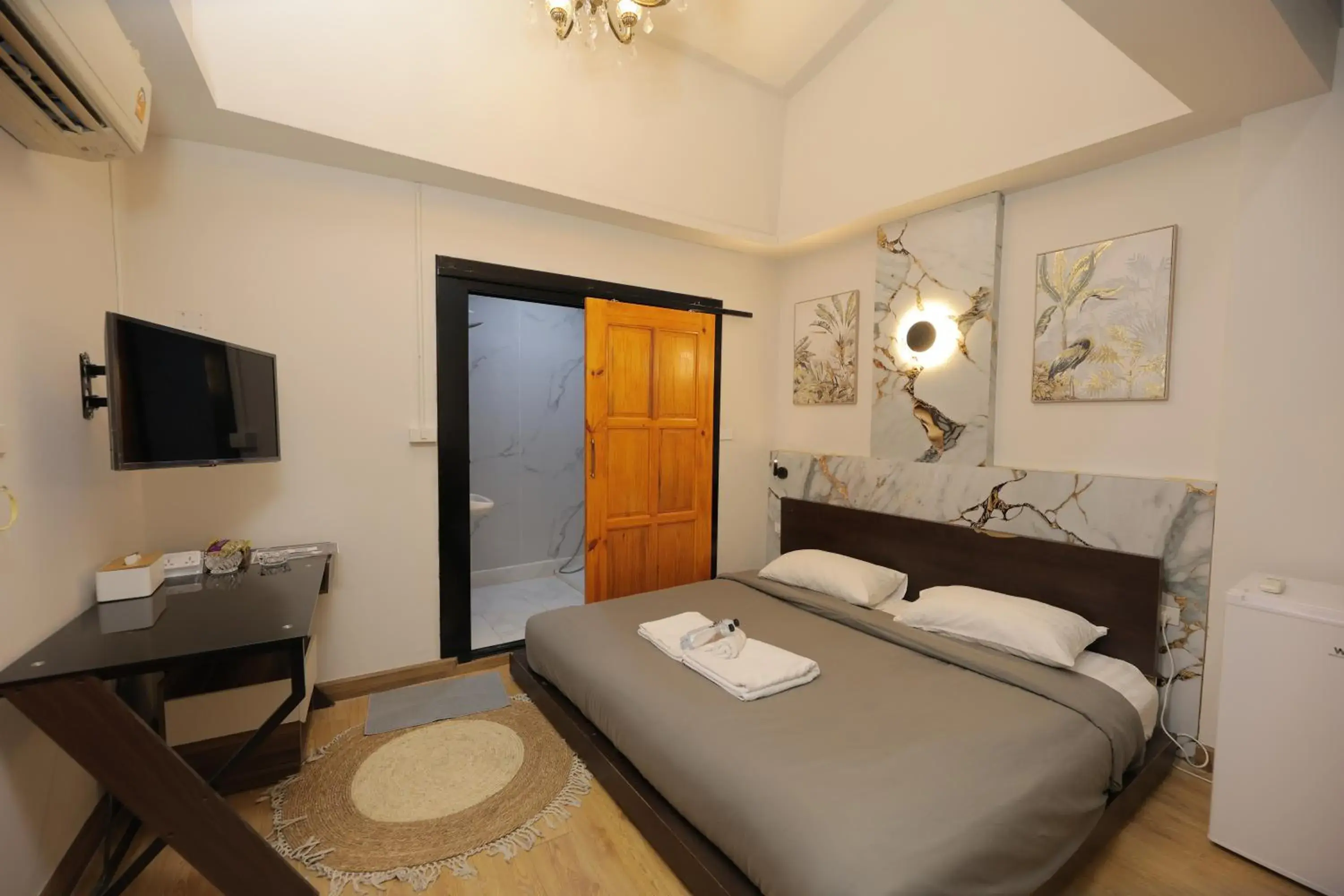 Deluxe King Room in Bud Brew Beyond Dispensary and Hotel Deluxe King Room in Bud Brew Beyond Dispensary and Hotel