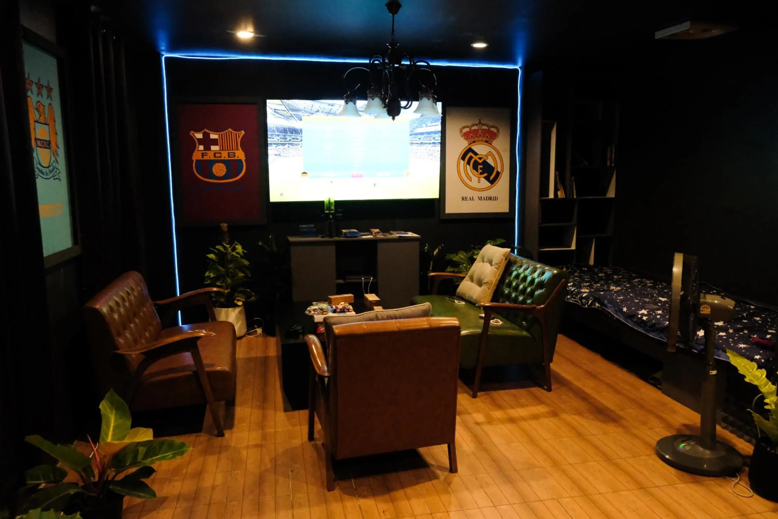 TV and multimedia in Bud Brew Beyond Dispensary and Hotel