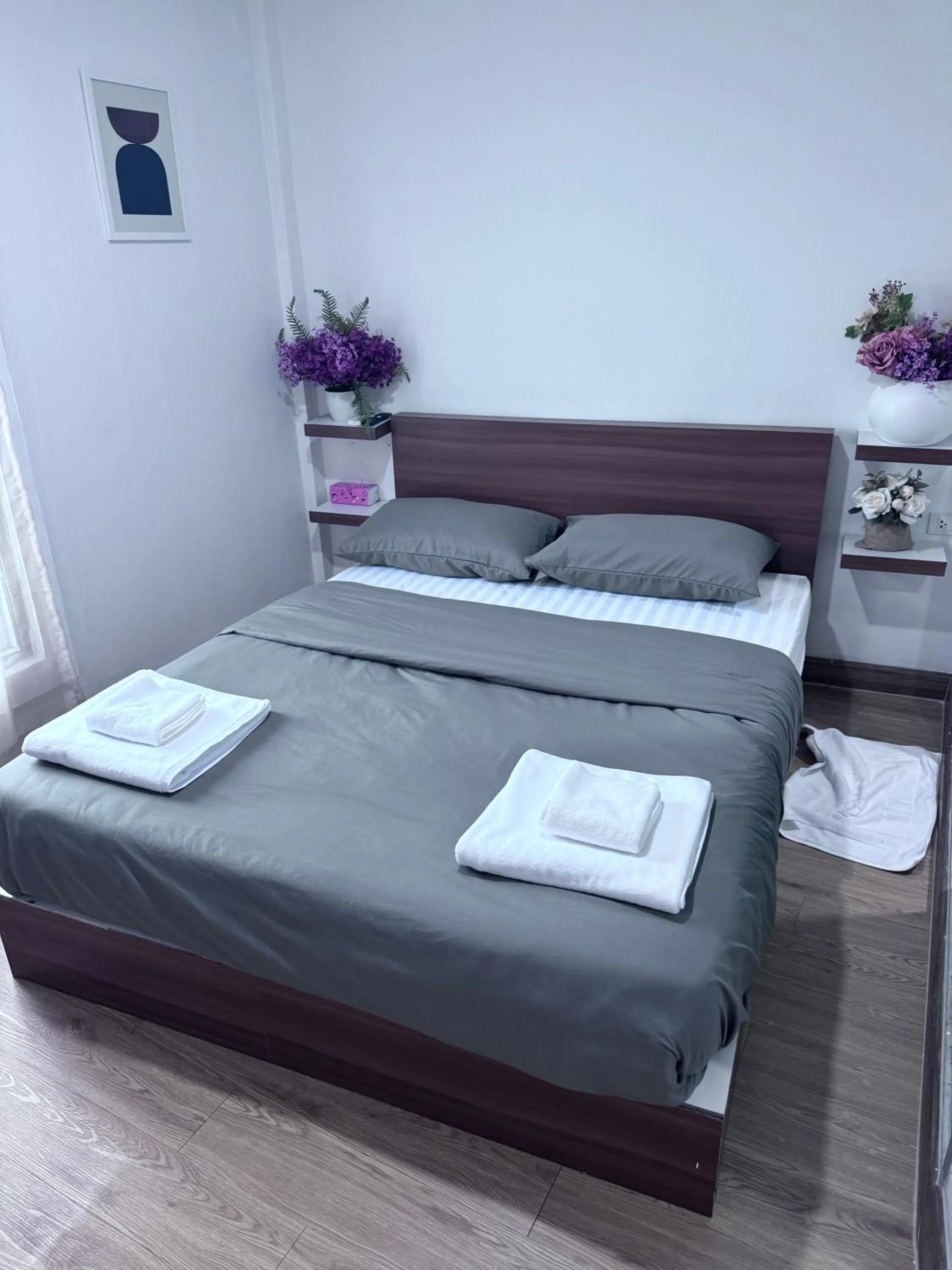 Bedroom, Bed in Bud Brew Beyond Dispensary and Hotel