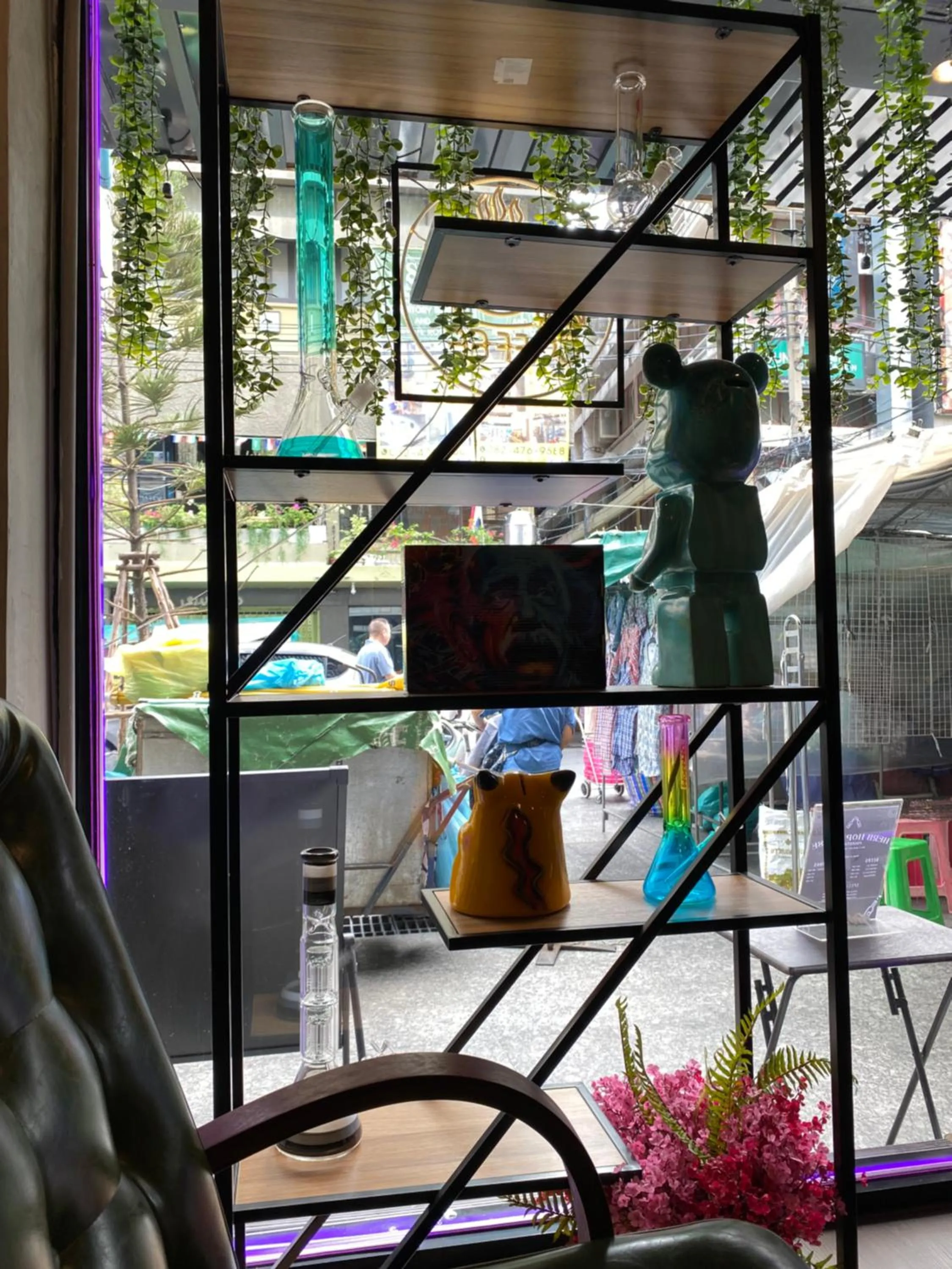 Living room in Bud Brew Beyond Dispensary and Hotel