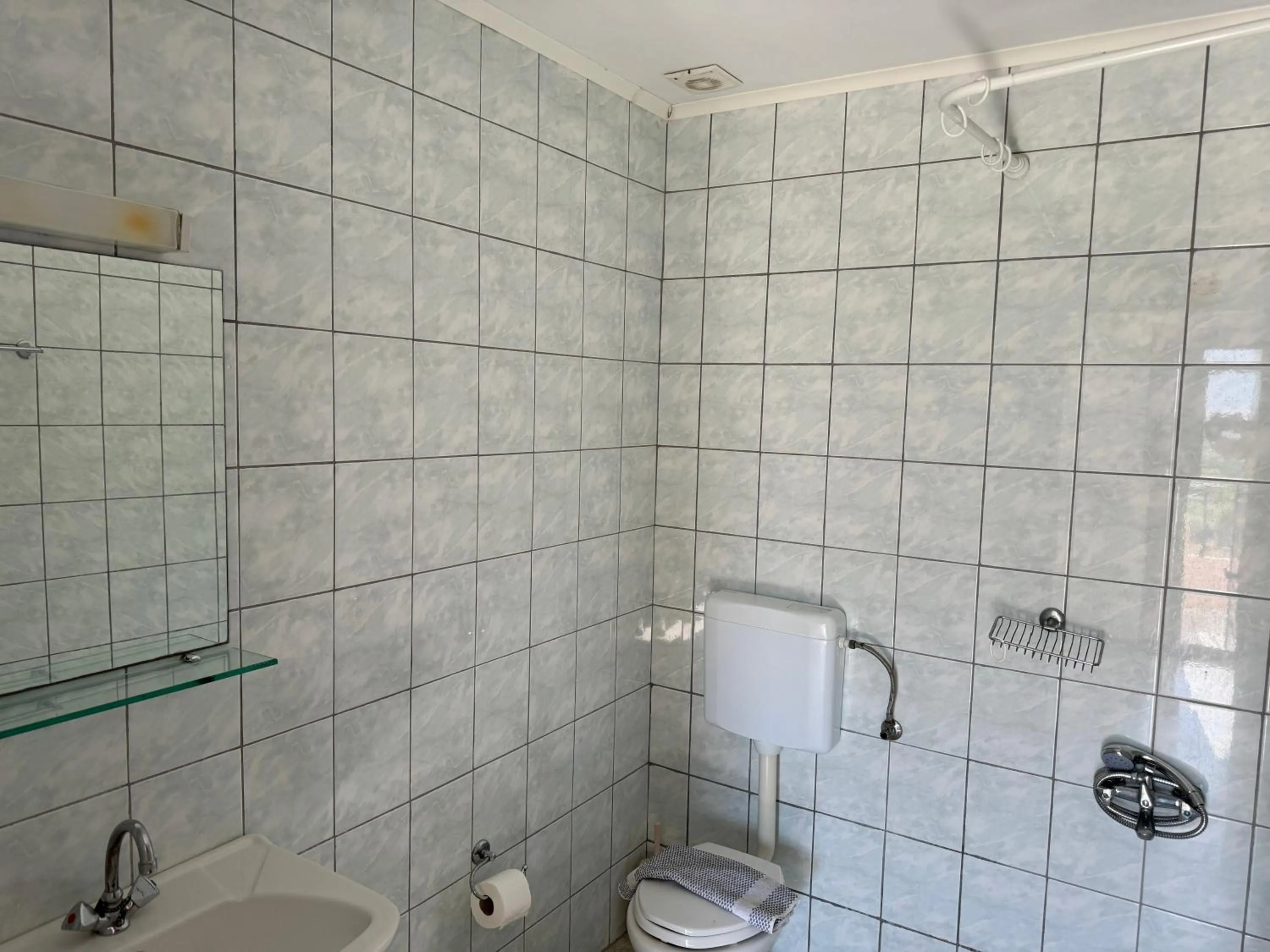 Shower in Zac & Georgio Studios