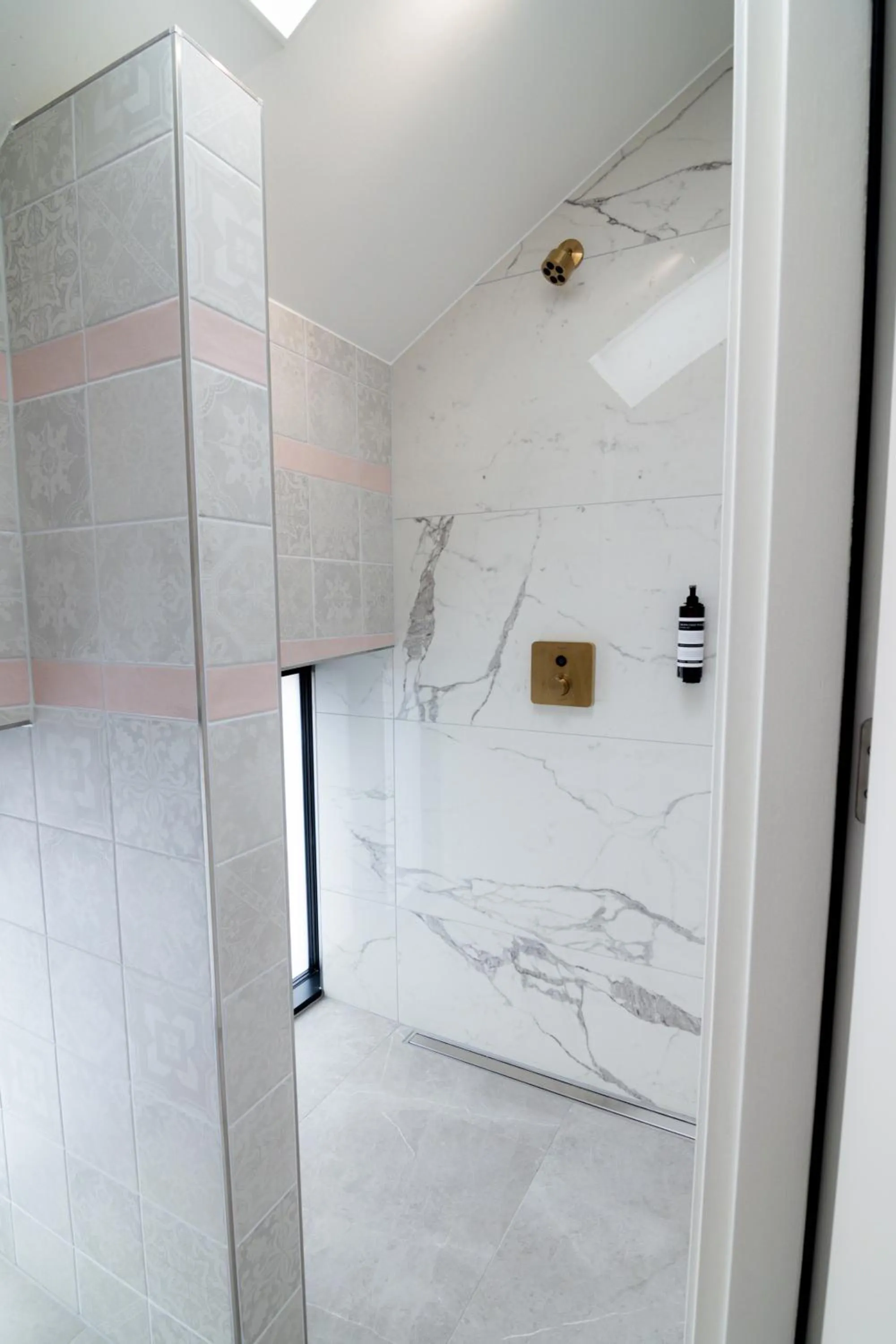 Bathroom in PJs Hostel