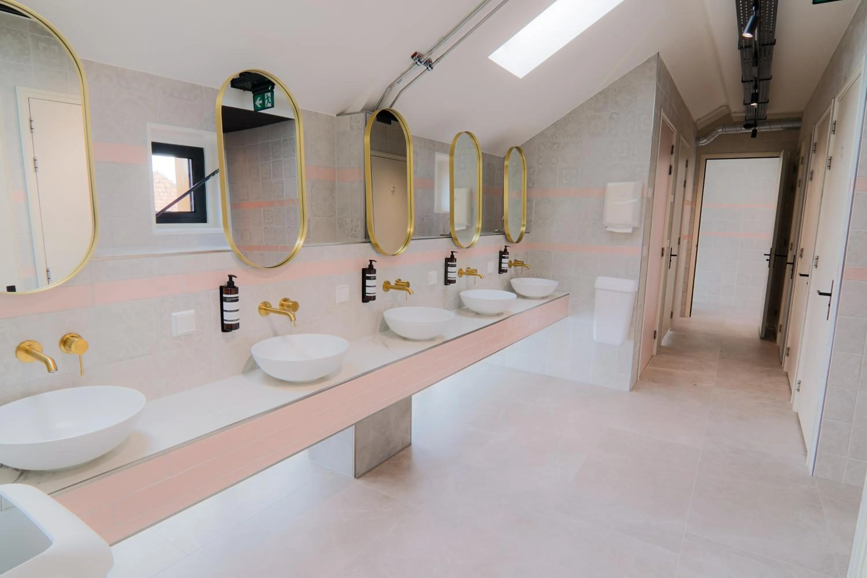 Bathroom in PJs Hostel