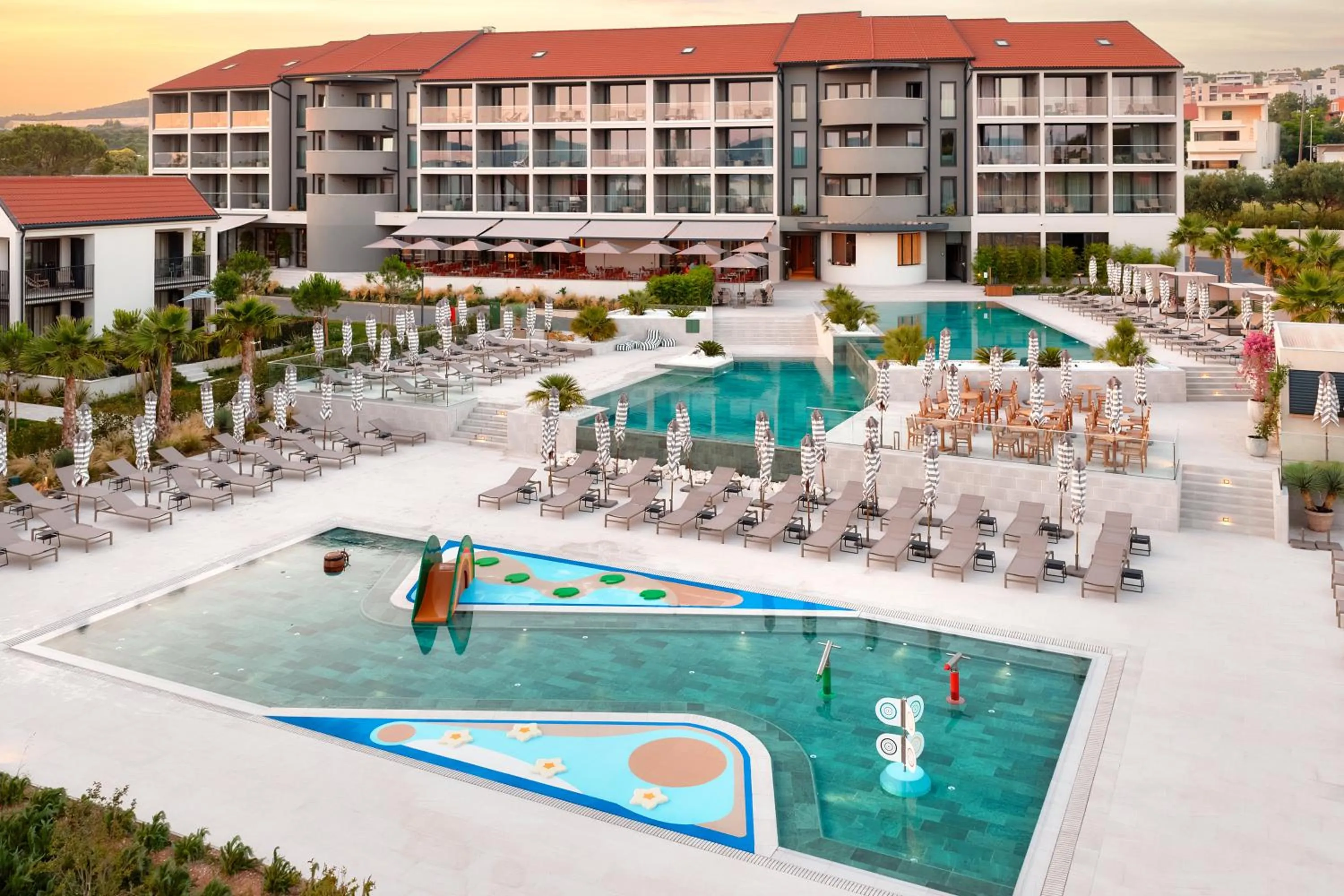 Swimming pool in Molum Hotel & Residences