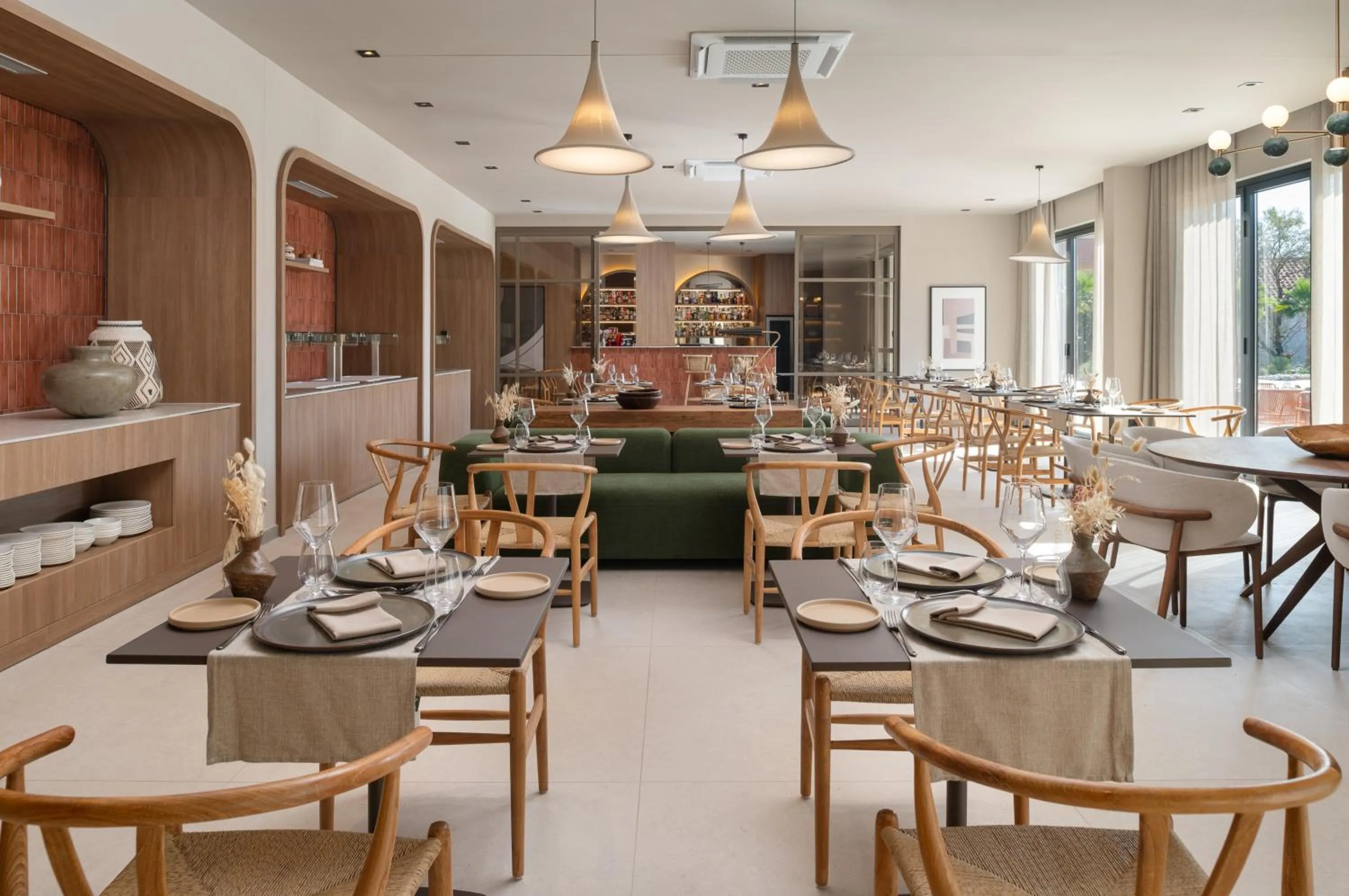 Restaurant/places to eat in Molum Hotel & Residences