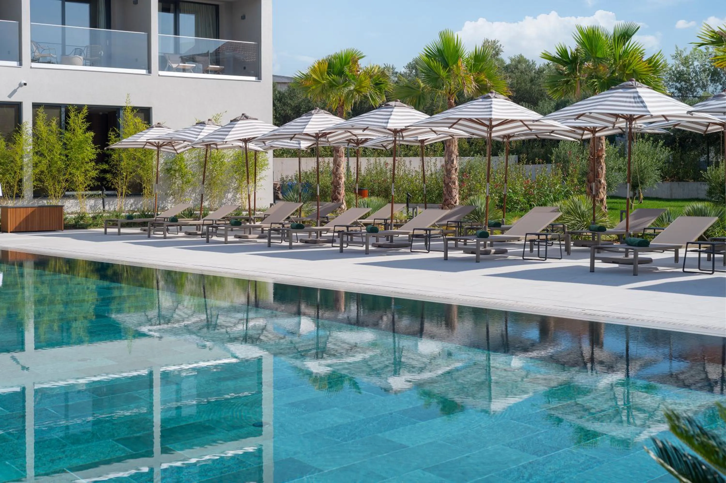 Swimming pool in Molum Hotel & Residences