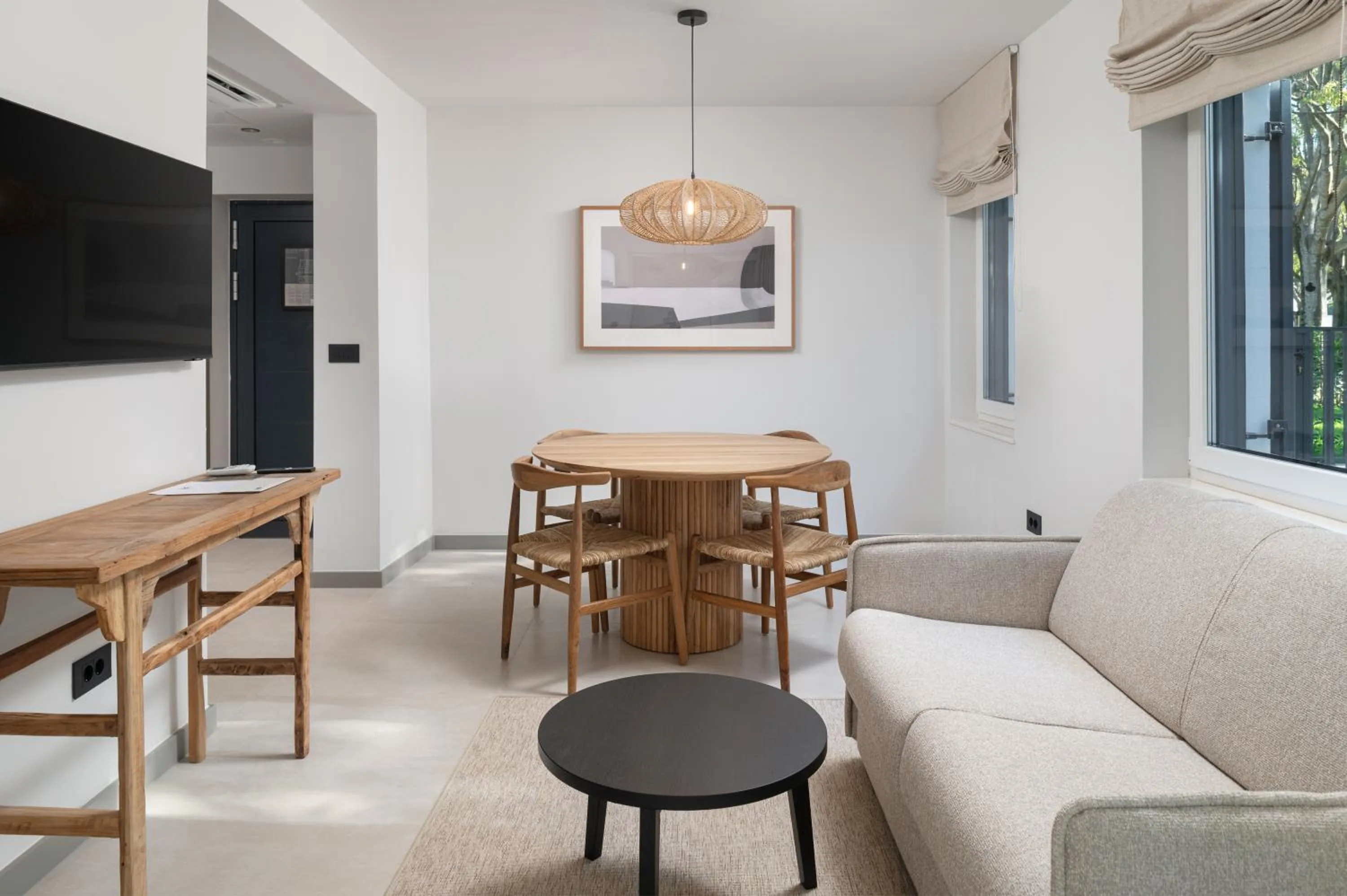 TV and multimedia in Molum Hotel & Residences