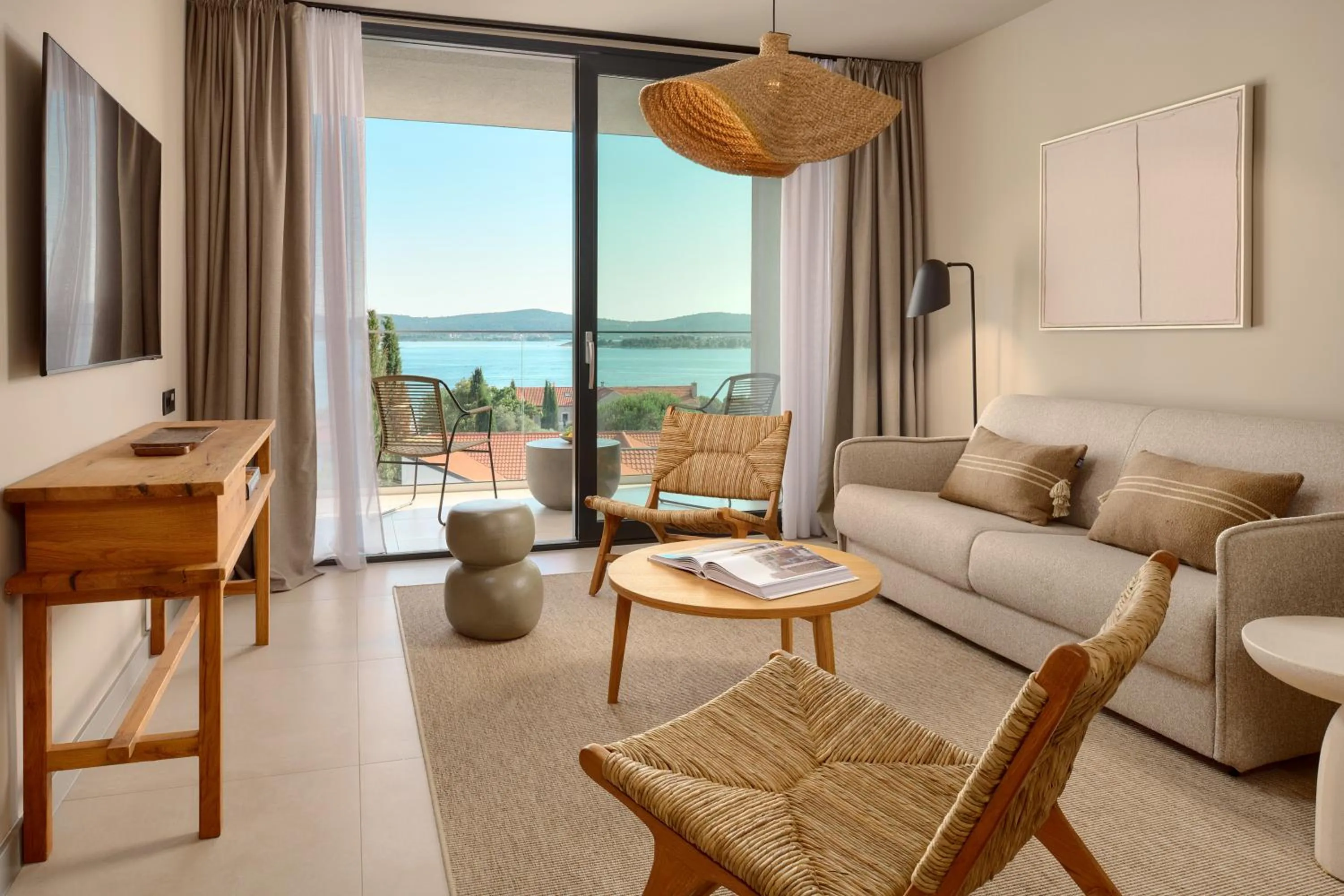 Molum Hotel & Residences