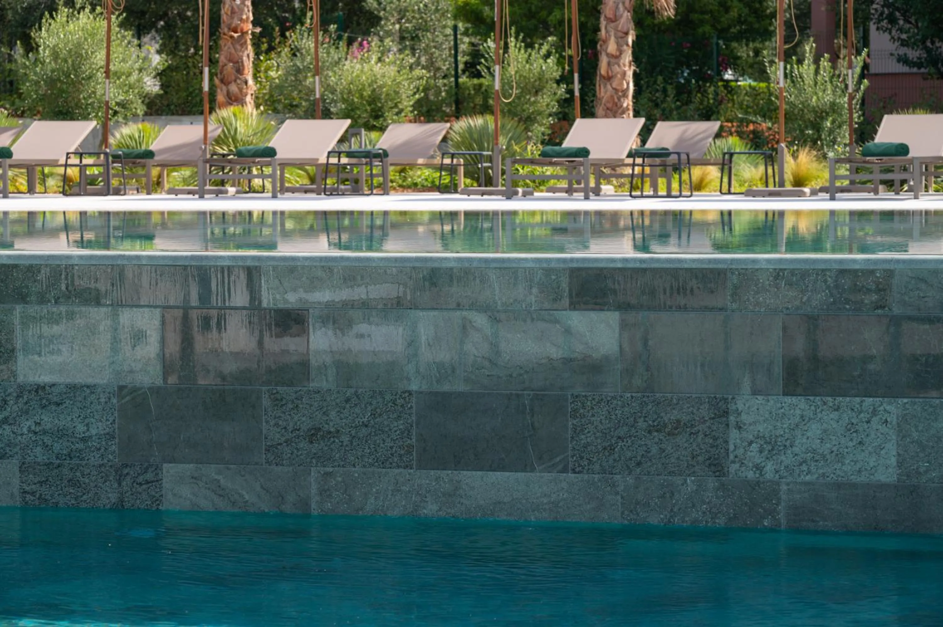 Swimming pool in Molum Hotel & Residences