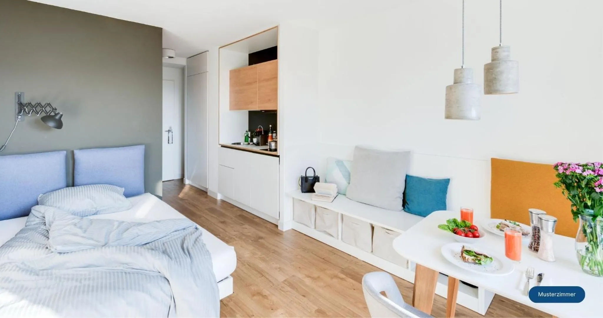 Photo of the whole room, Bed in smartments Frankfurt Airport