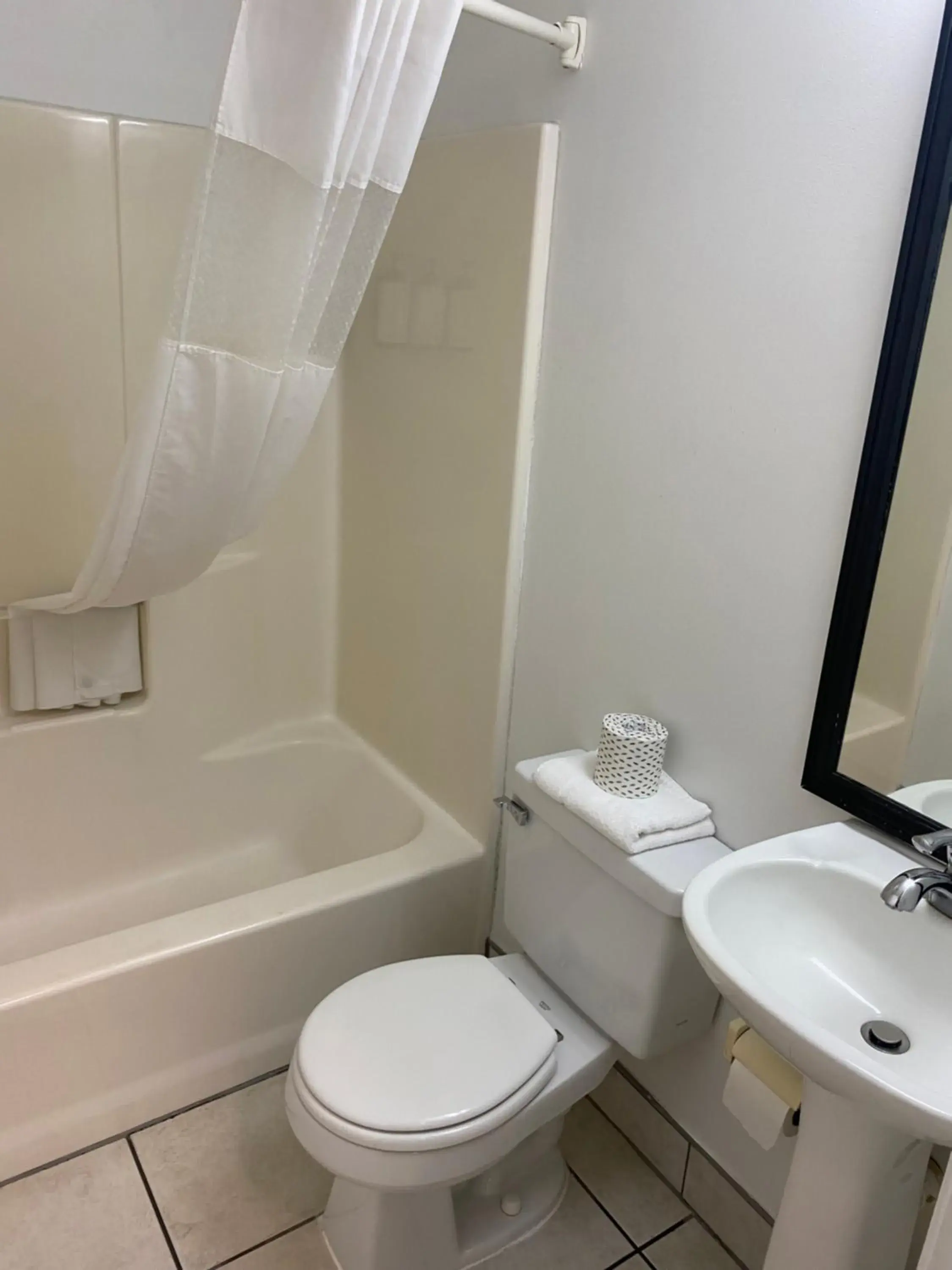 Triple Room in Security Inn and Suites Triple Room in Security Inn and Suites