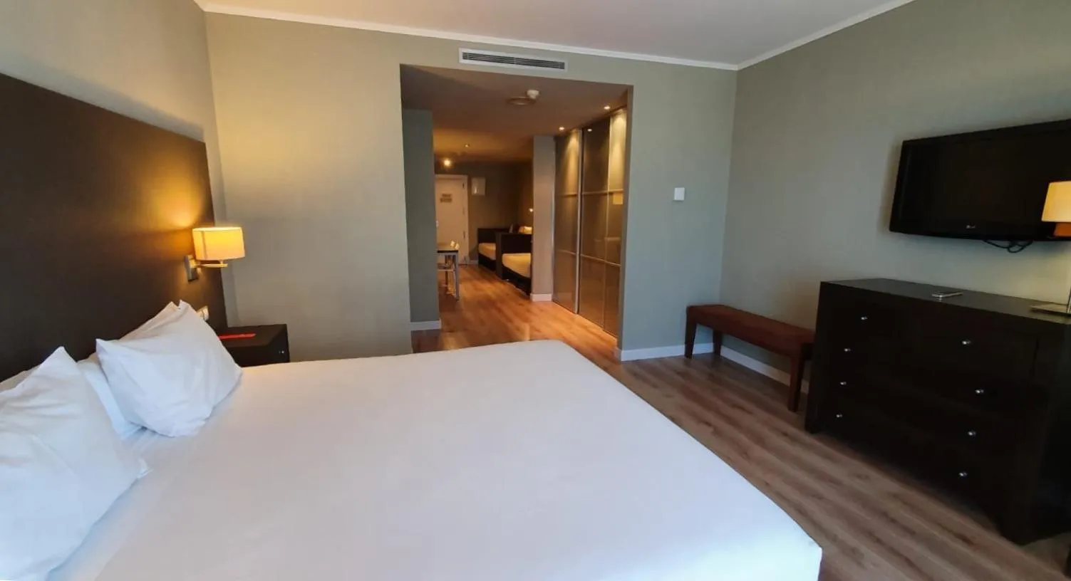 Photo of the whole room, Bed in HG La Molina