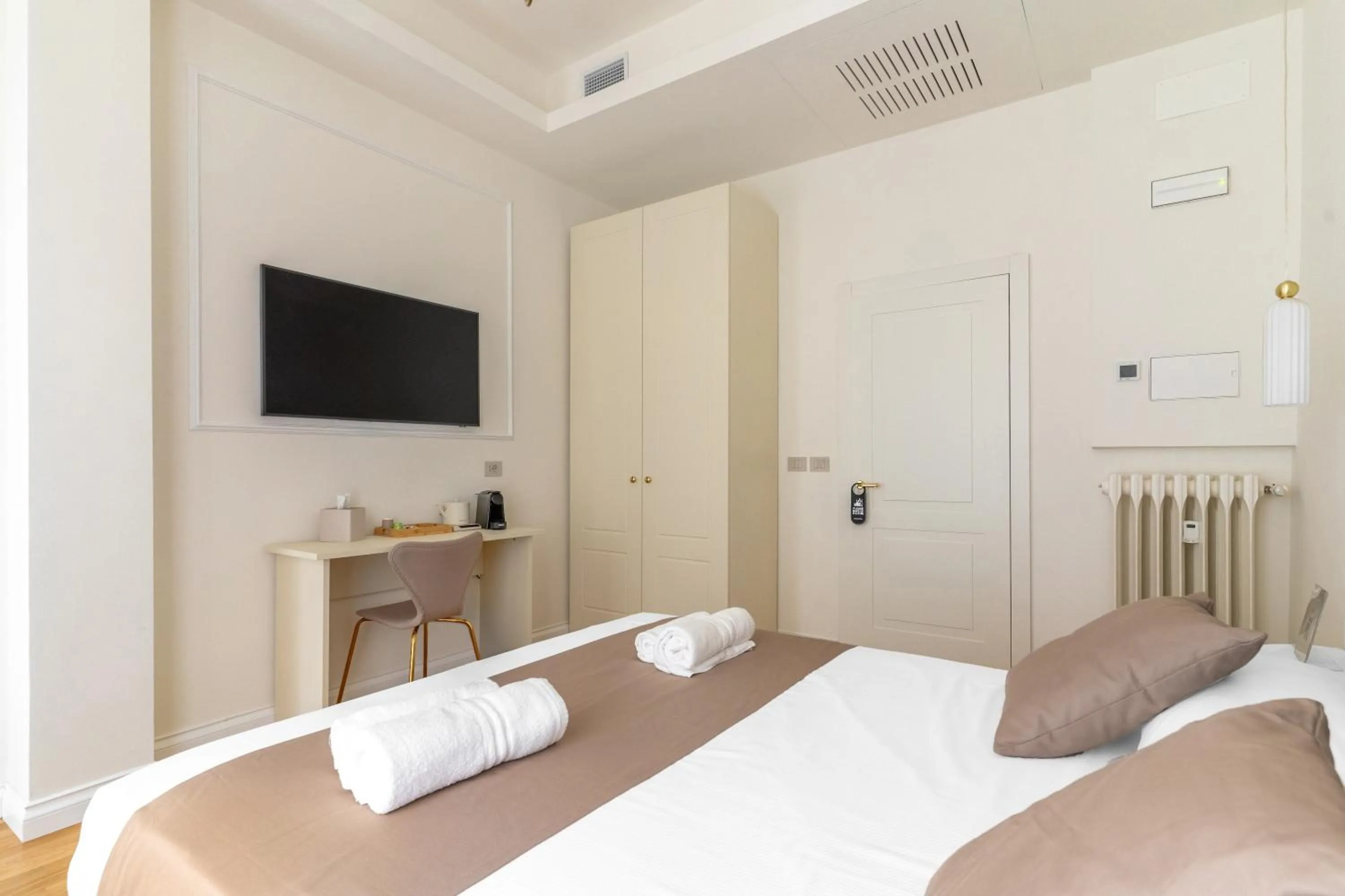 Bed in Montello Suites Foresteria Lombarda