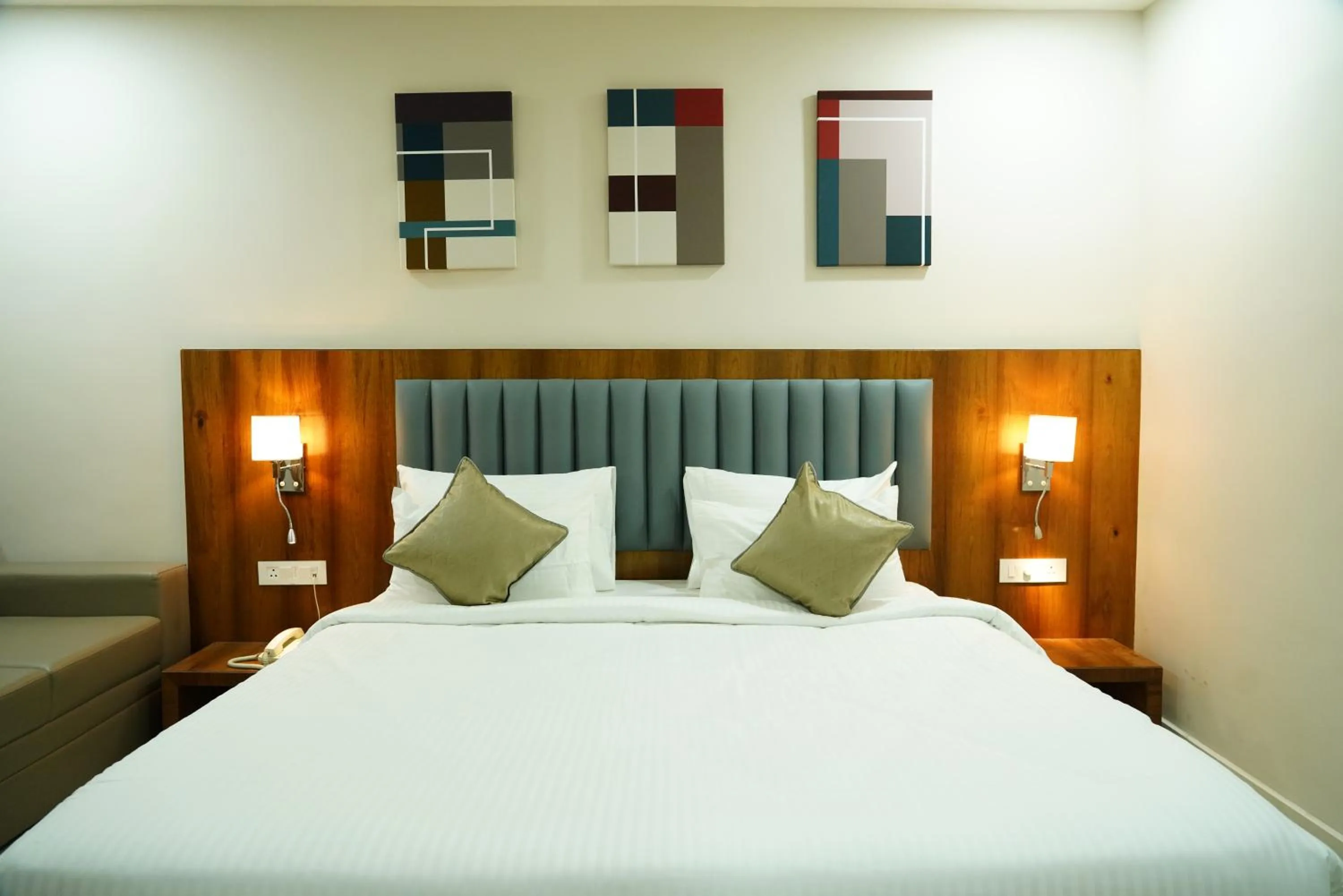 Bed in Hotel Pasupala Inn