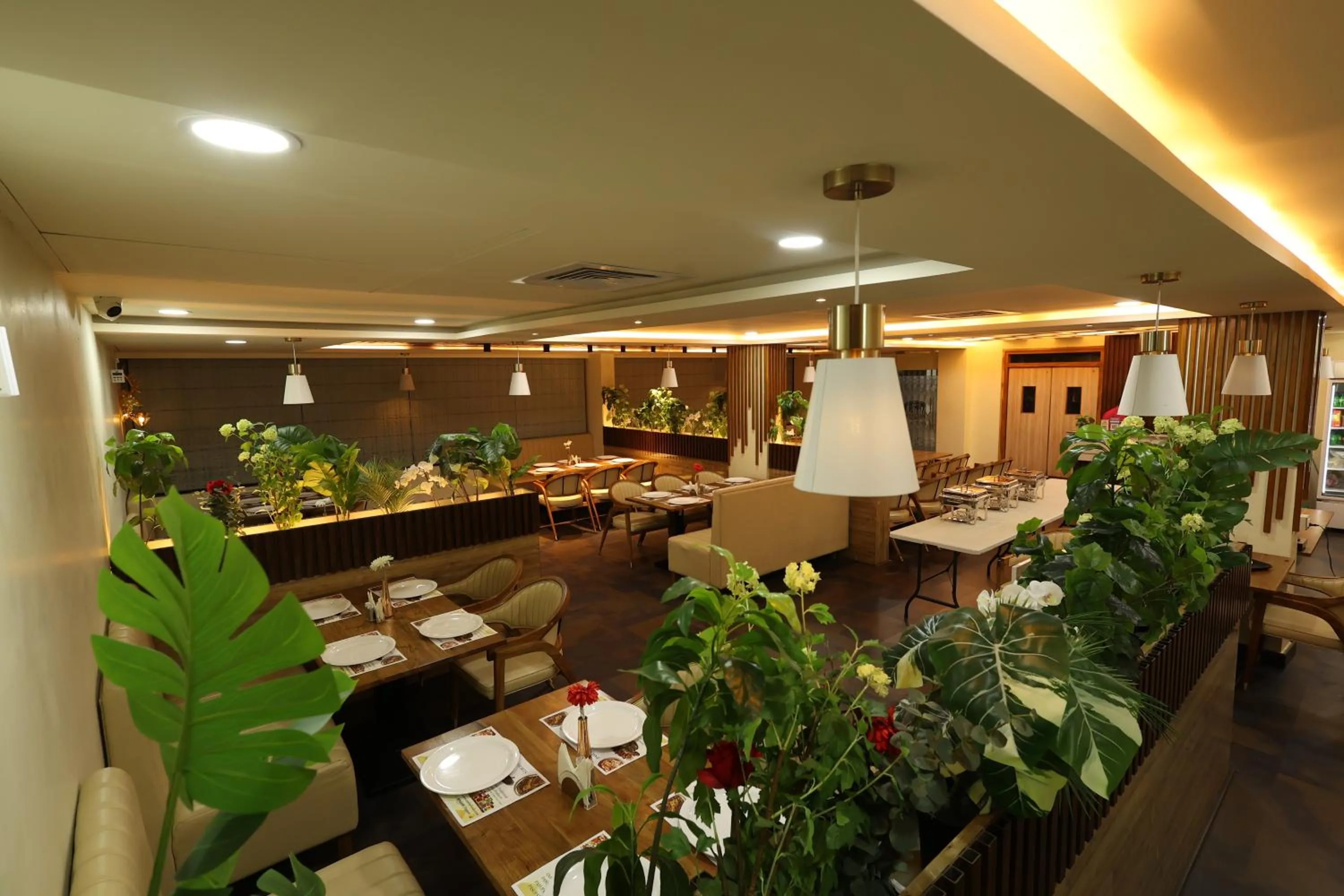 Restaurant/places to eat in Hotel Pasupala Inn