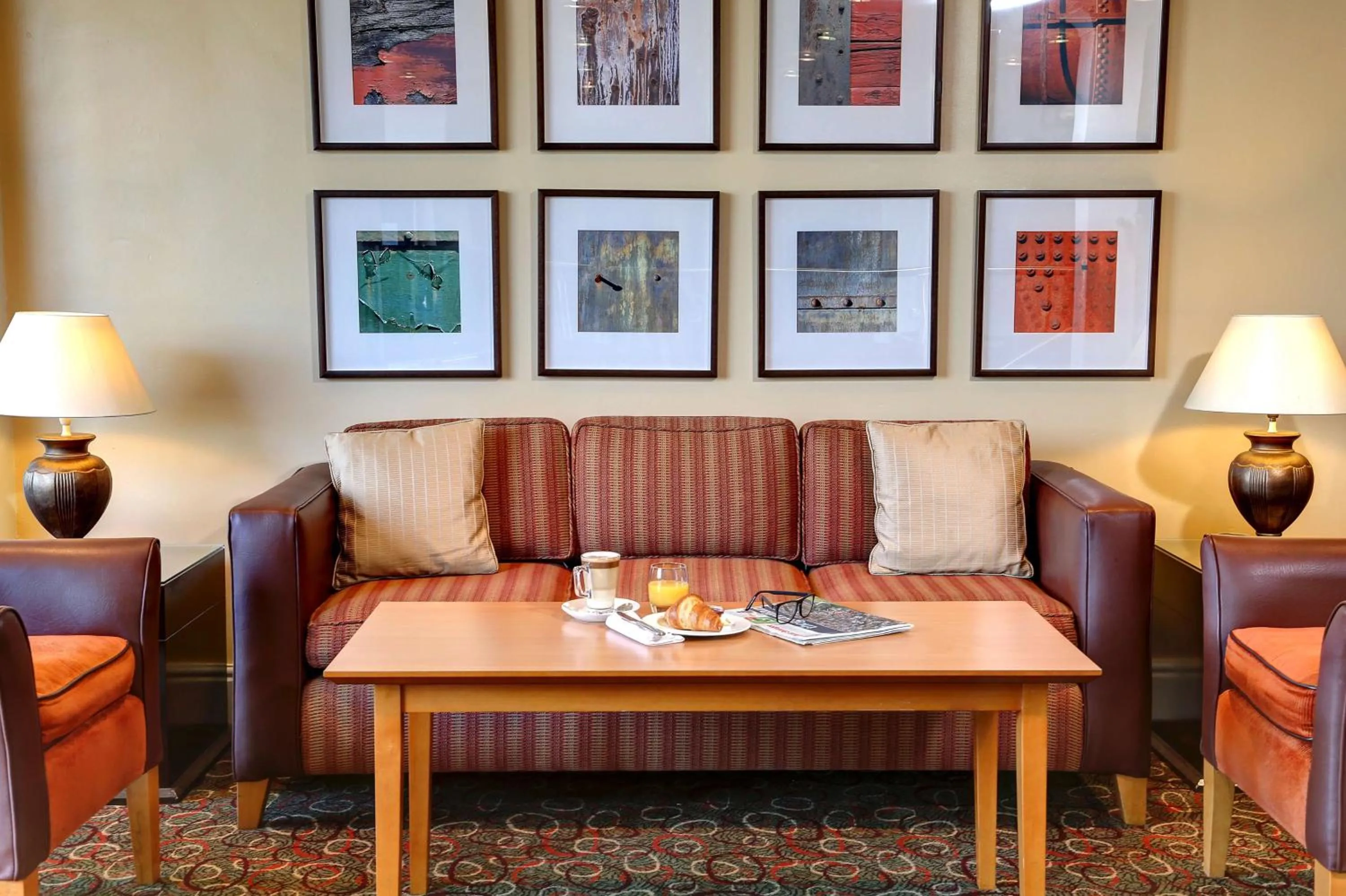 Lobby or reception in Best Western Plus Milford Hotel