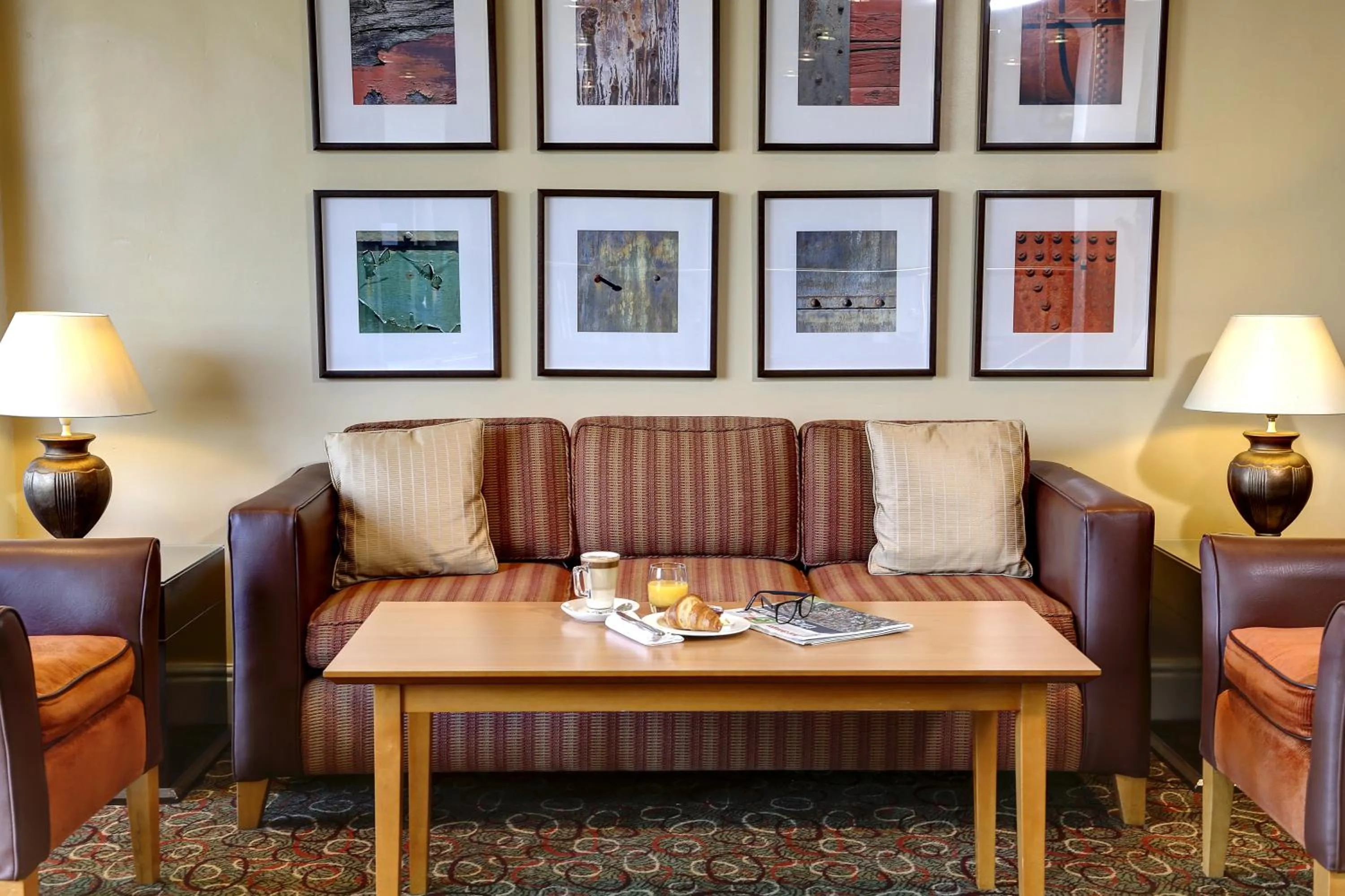 Lobby or reception in Best Western Plus Milford Hotel