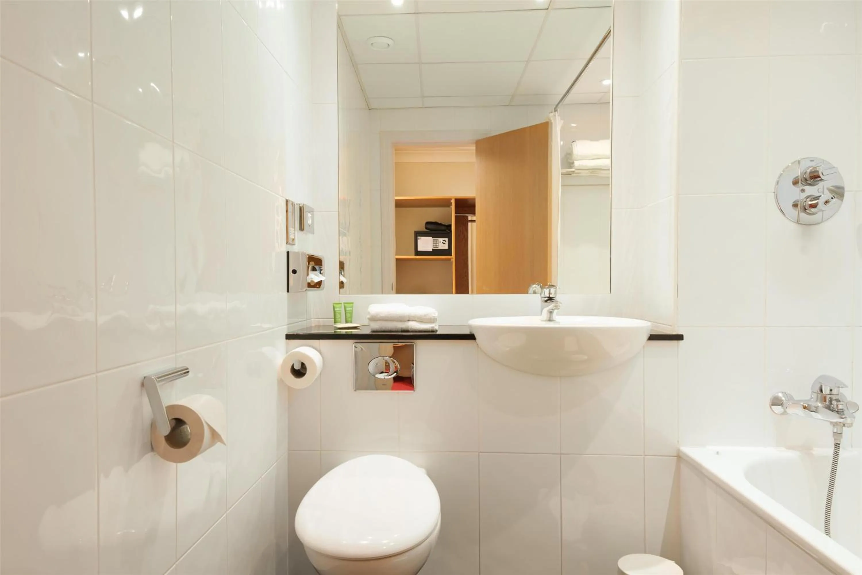 Bathroom in Best Western Plus Milford Hotel