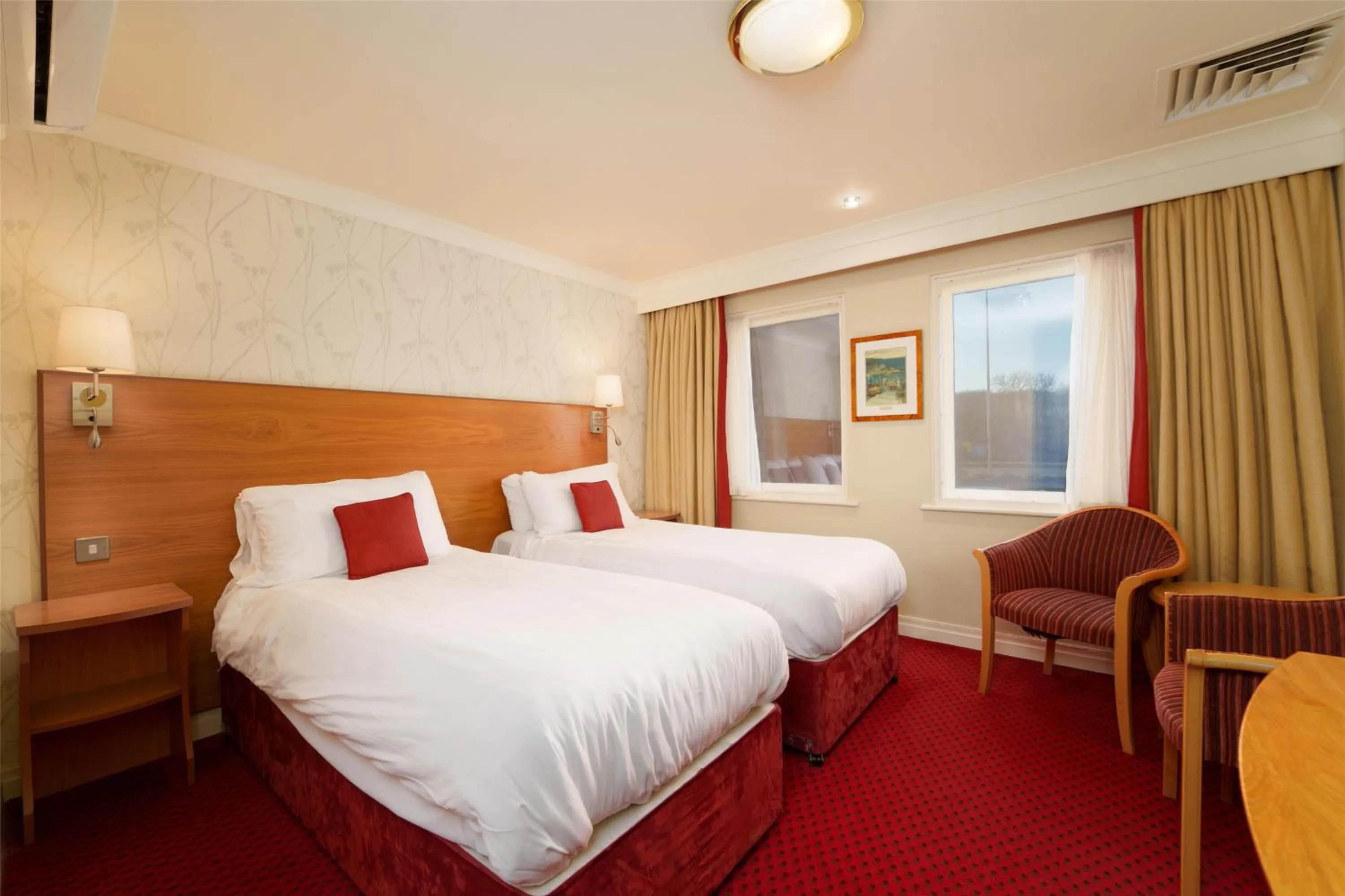 Photo of the whole room, Bed in Best Western Plus Milford Hotel